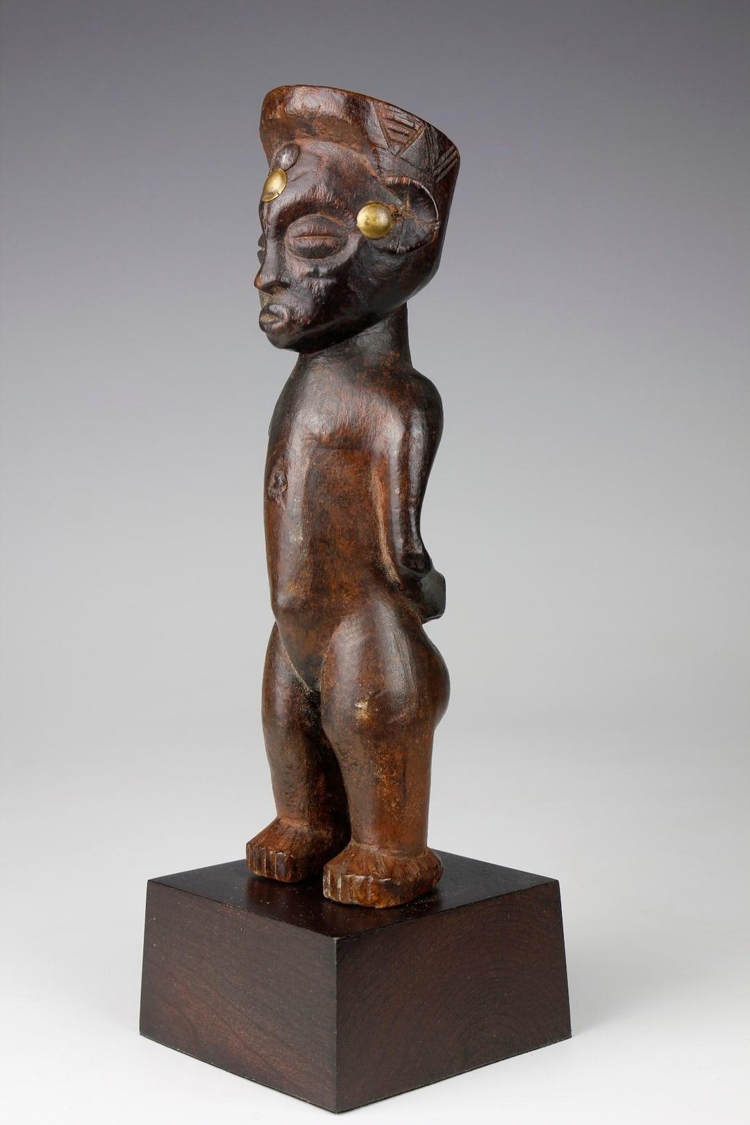 Angolan Early 20th Century Female Figure. Lwena/Chokwe, Angola-Zambia For Sale