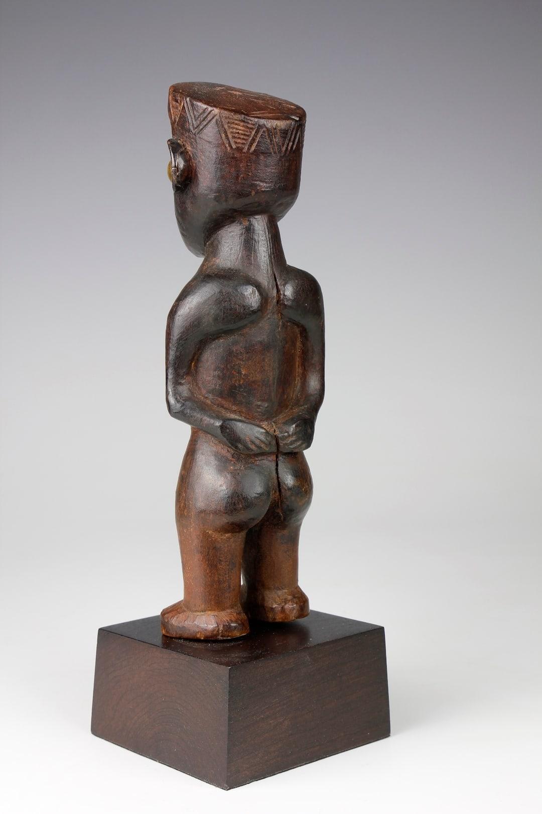 Carved Early 20th Century Female Figure. Lwena/Chokwe, Angola-Zambia For Sale