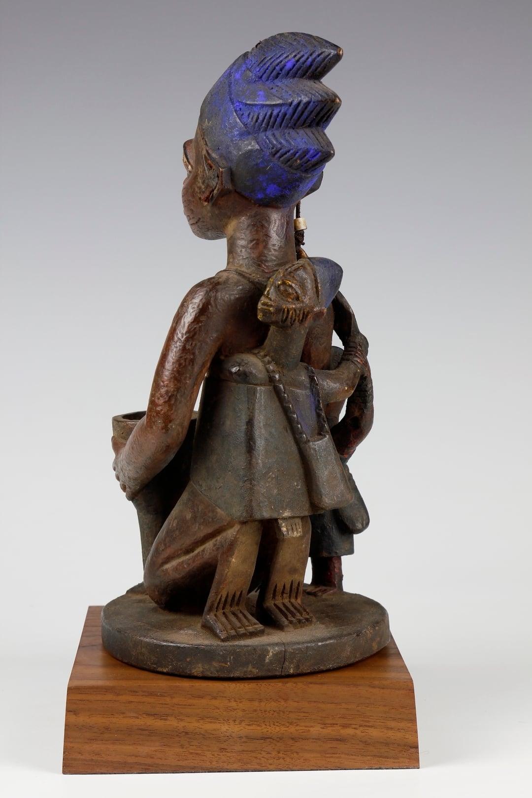 Nigerian Early 20th Century Figurative Sculpture of a Mother with Children  For Sale