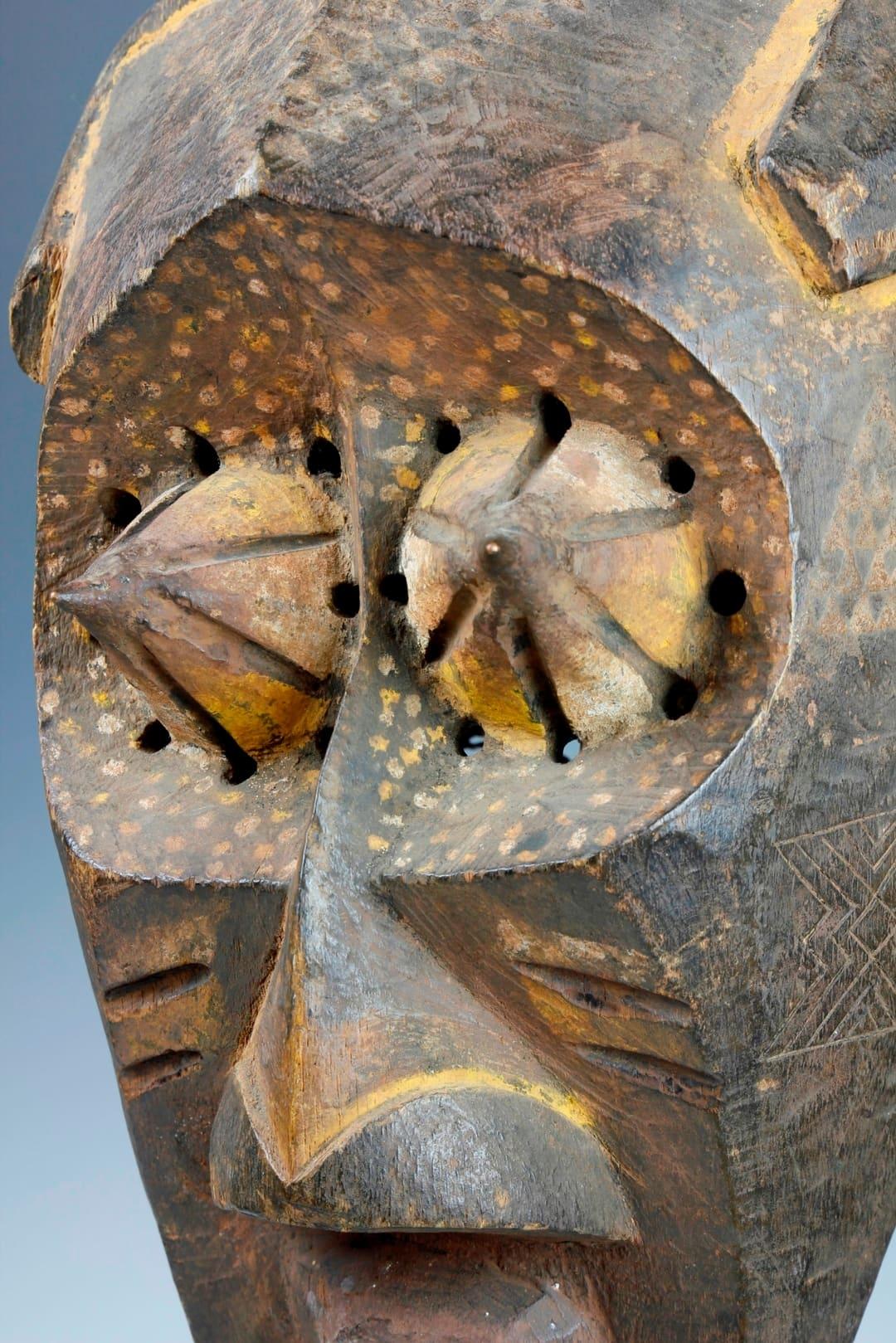 Carved Early Twentieth-Century Mask With Powerful Expression For Sale