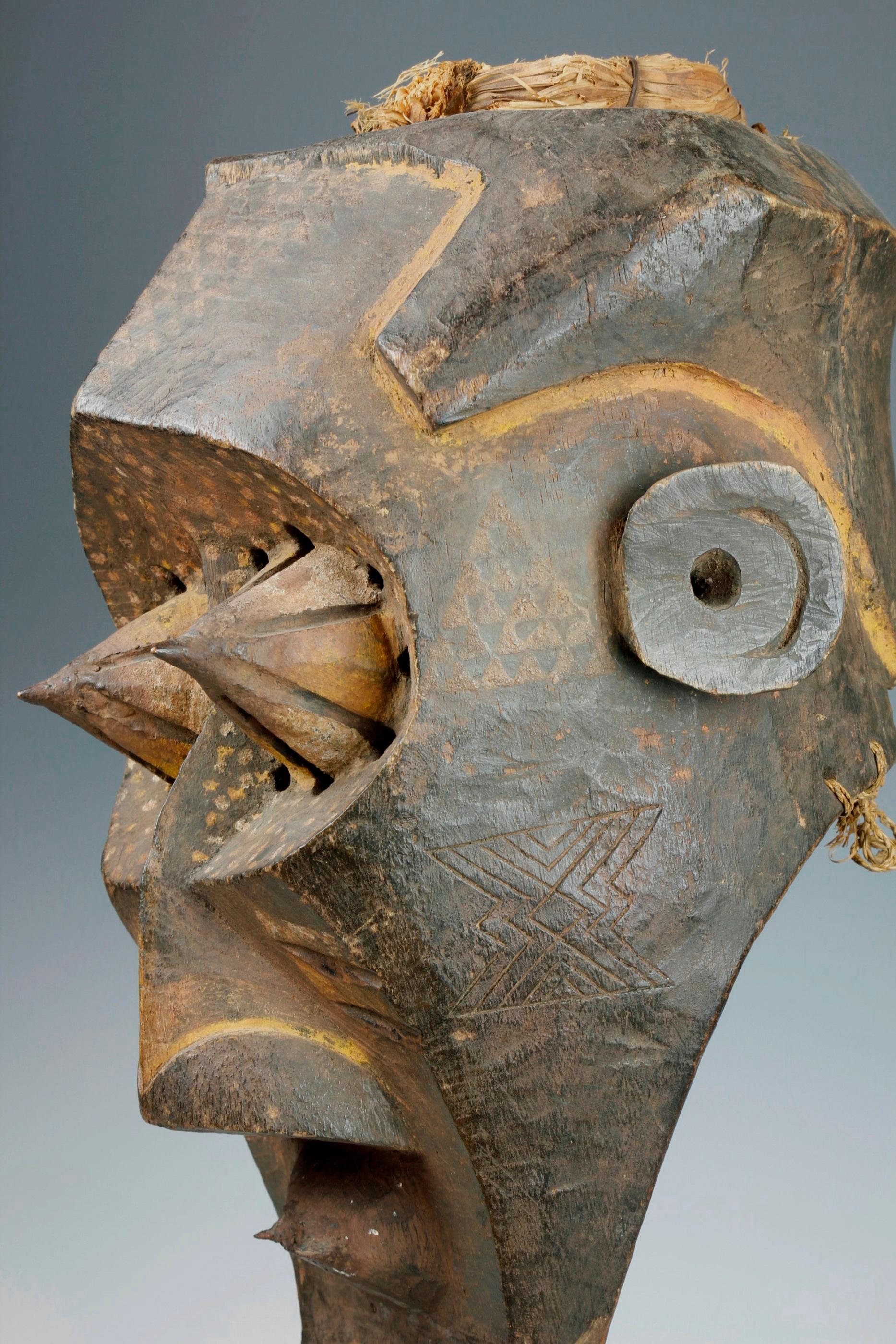 20th Century Early Twentieth-Century Mask With Powerful Expression For Sale