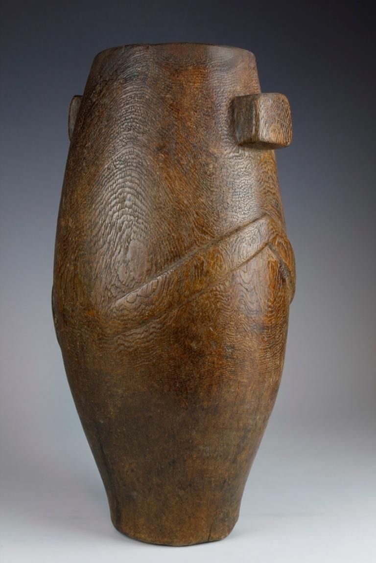 Carved Early Twentieth-Century South African Milk Pail ('Ithunga') For Sale