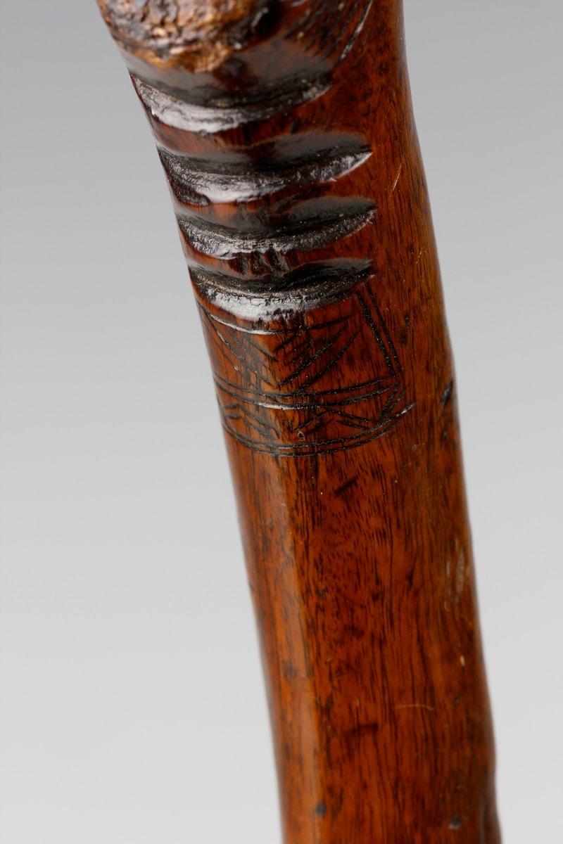 Chokwe-Titelstab aus dem frühen Twentieth-Jahrhundert, der einem Vogel ähnelt, Angola (Geschnitzt) im Angebot