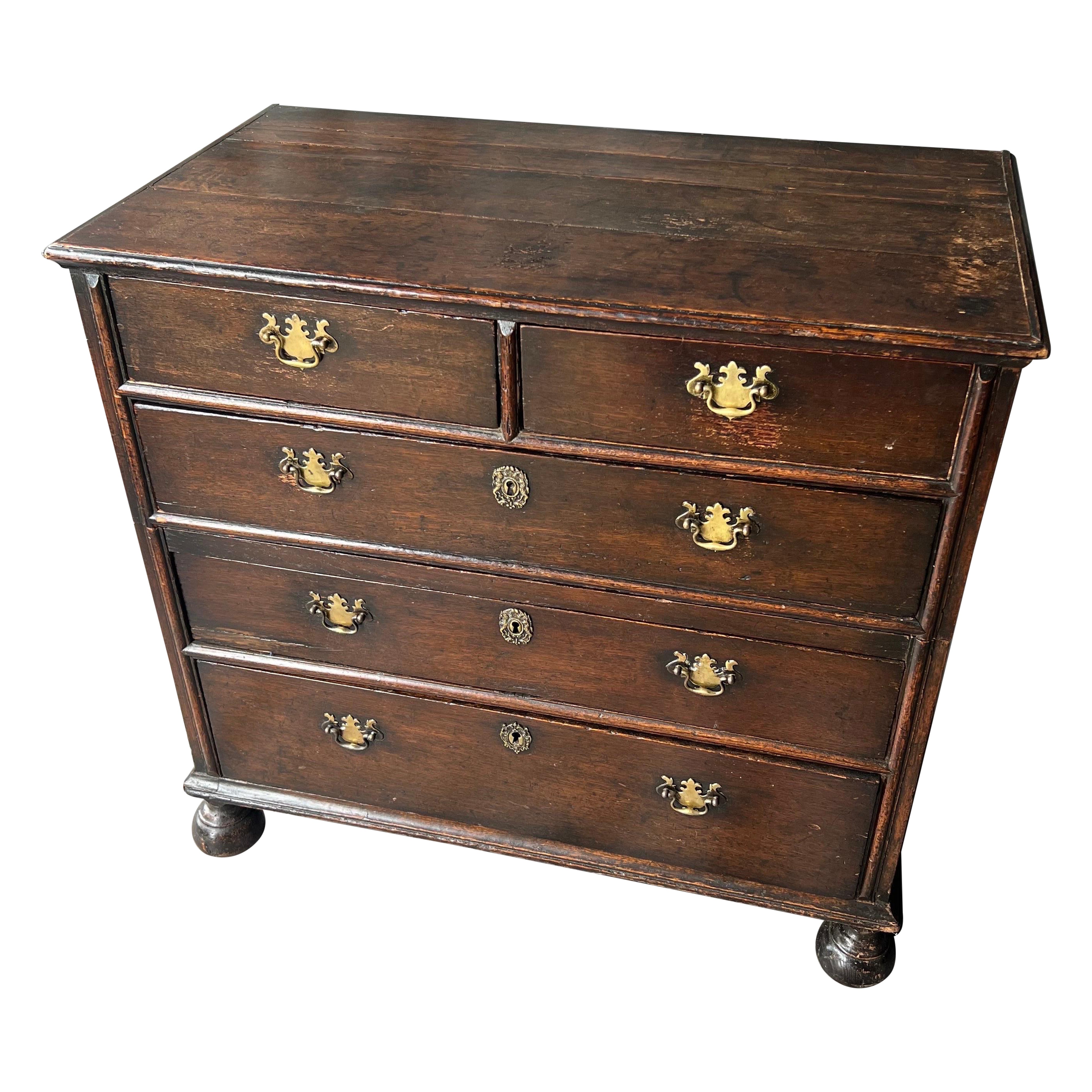 Cassapanca in Oak William
Mary in due parti su piedi a sfera torniti, CIRCA 1680-1700