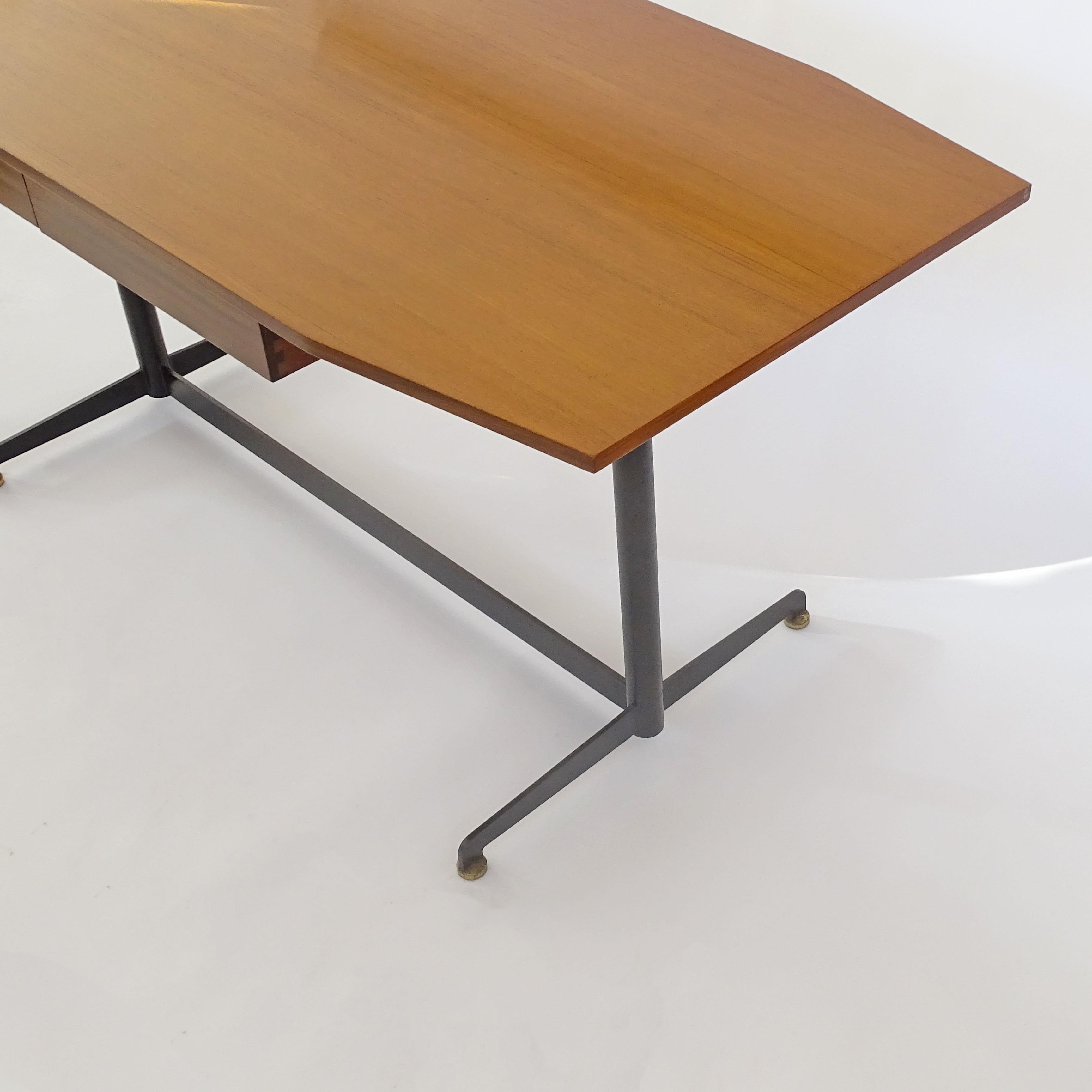 Lacquered Early variant Osvaldo Borsani desk with two drawers for Tecno, Italy 1950s For Sale