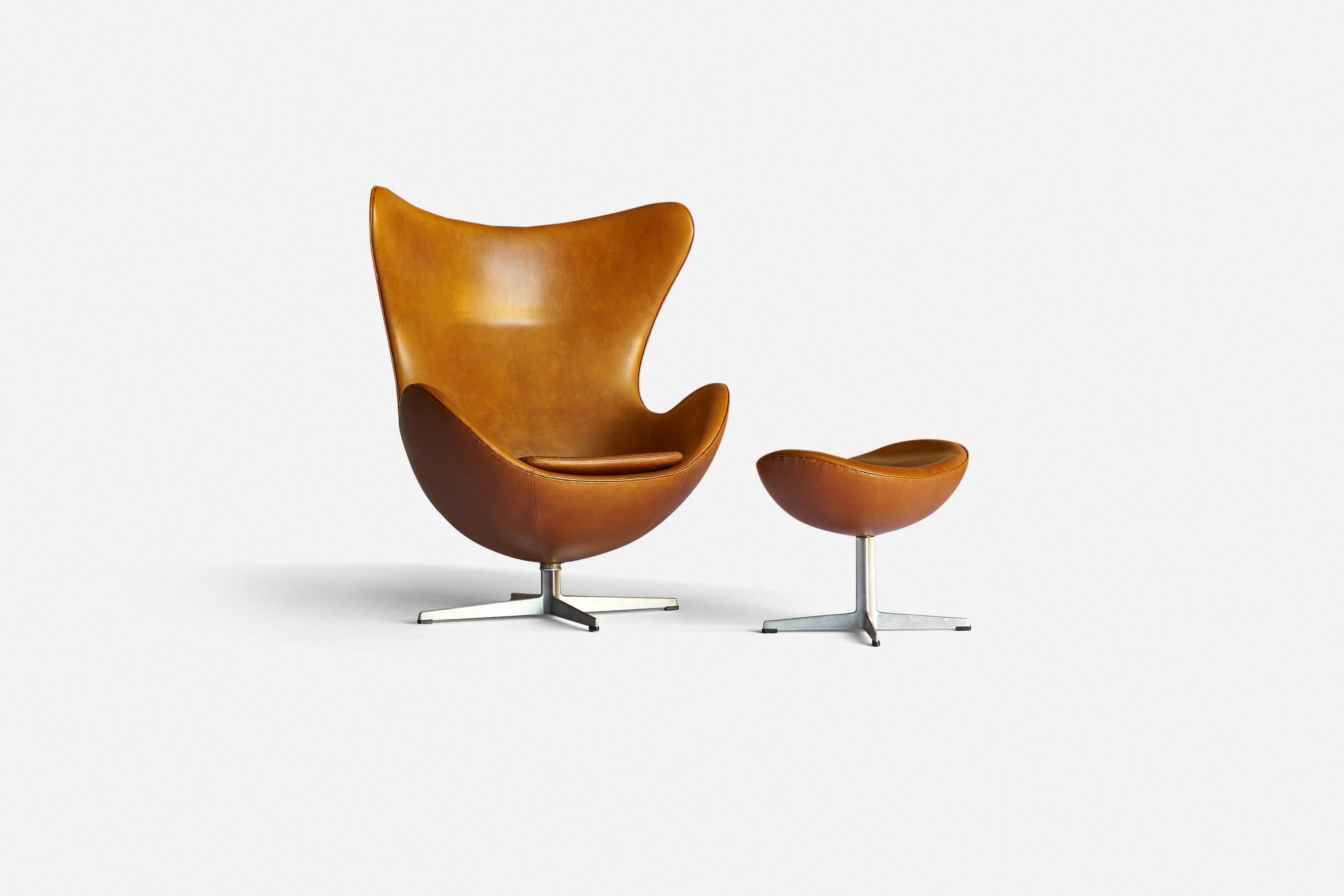 Mid-Century Modern Early version Arne Jacobsen Egg Chair and Ottoman for Fritz Hansen For Sale