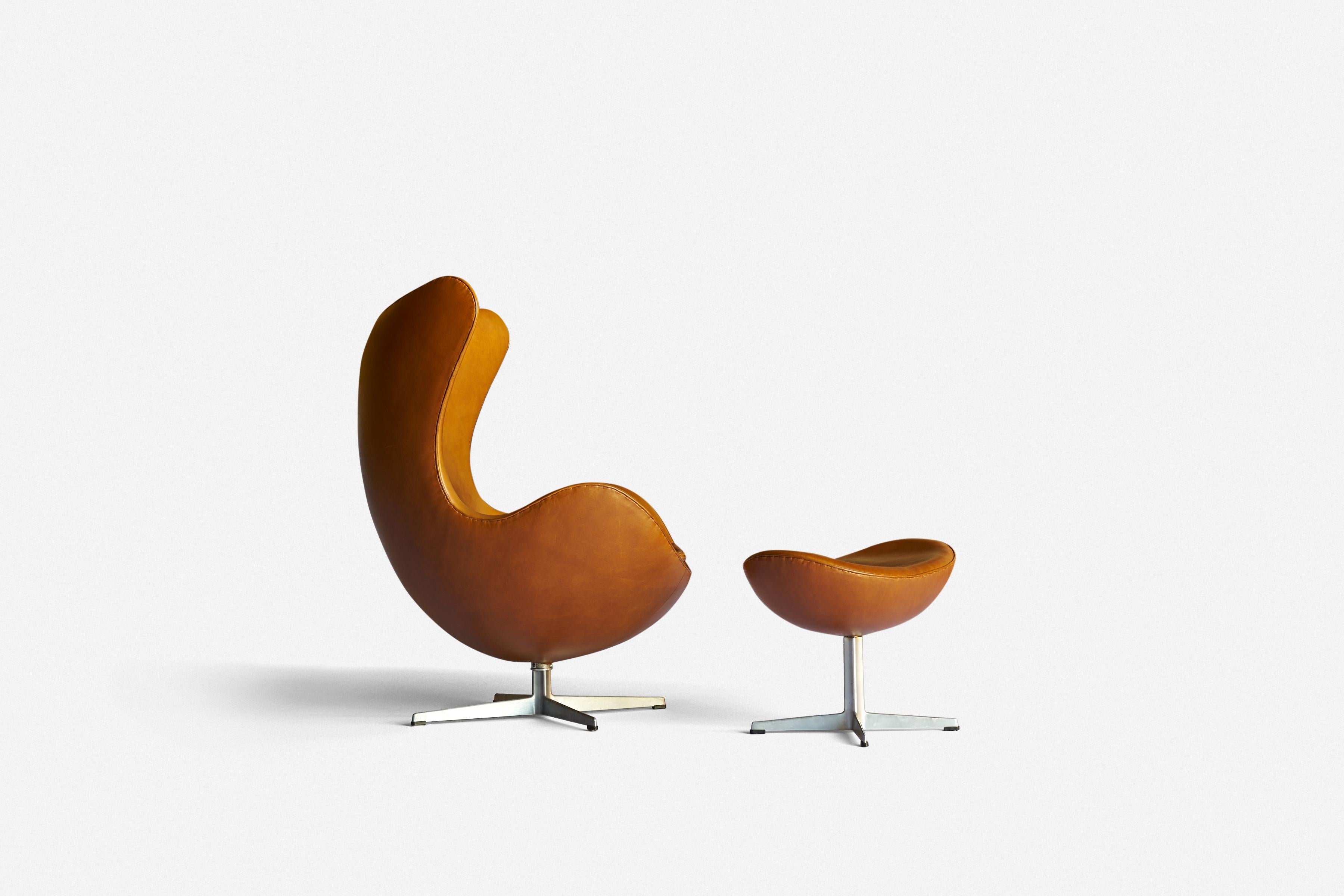 Danish Early version Arne Jacobsen Egg Chair and Ottoman for Fritz Hansen For Sale