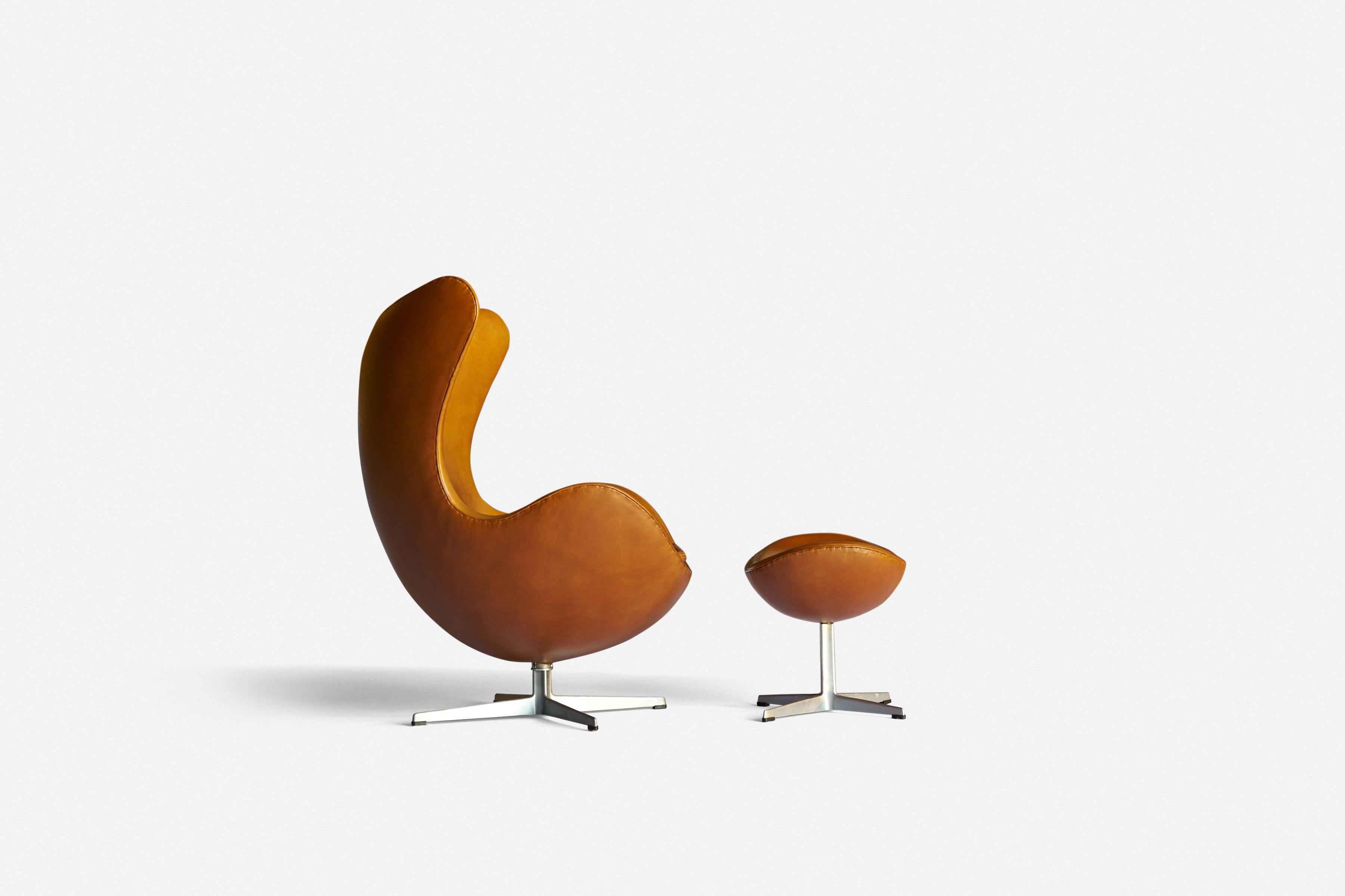 Early version Arne Jacobsen Egg Chair and Ottoman for Fritz Hansen In Good Condition For Sale In Houston, TX
