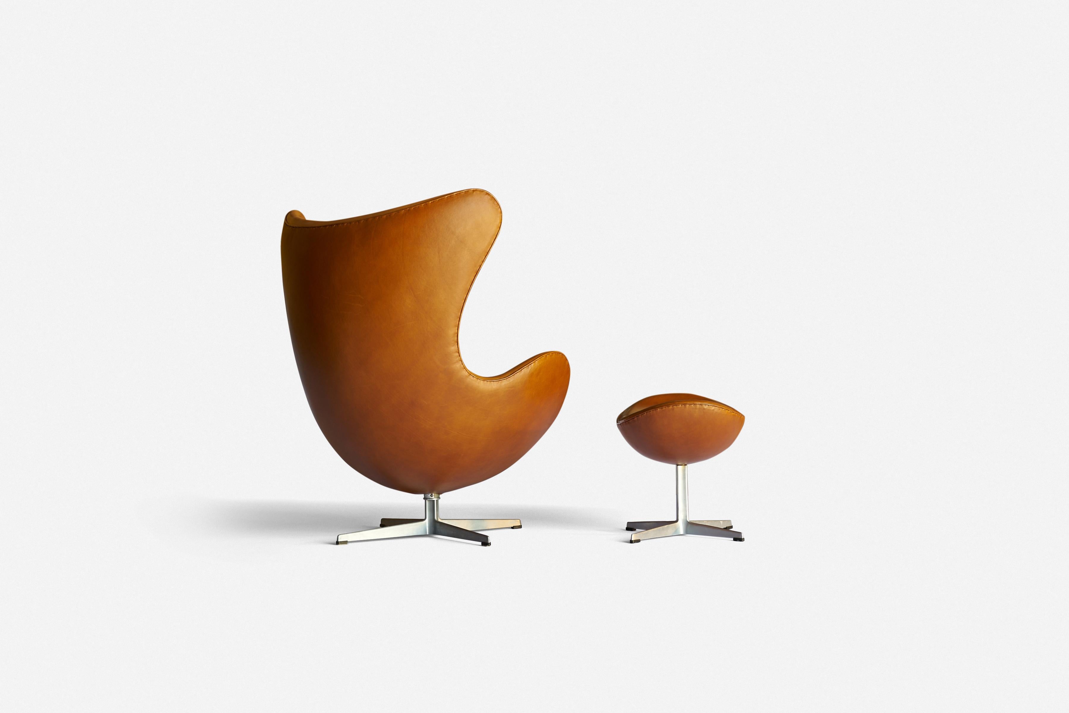 20th Century Early version Arne Jacobsen Egg Chair and Ottoman for Fritz Hansen For Sale