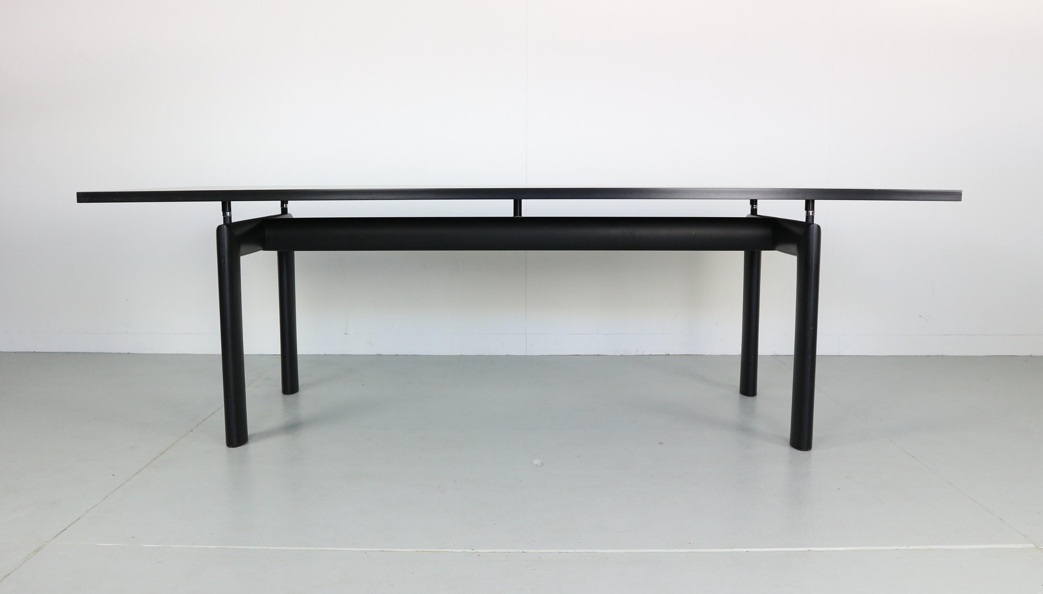 Early production of the LC6 dining table by Charlotte Periand, Pierre Jaennered and Le Corbusier.
Designed in 1928 and first produced by Cassina in 1974-78. In the very rare black on black version.
The base has four supporting points with steel