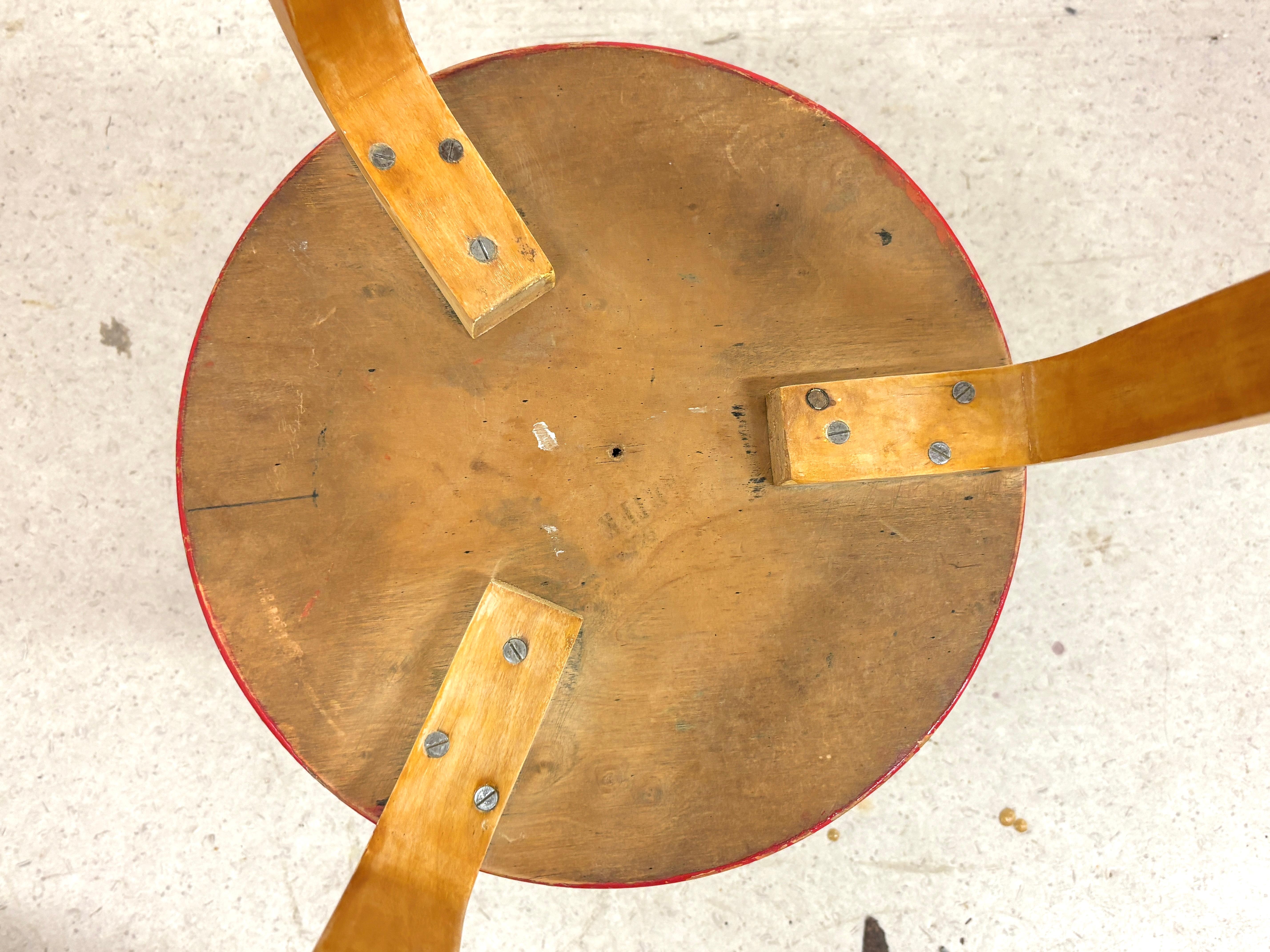 Early version of Iconic Alvar Aalto Stool 60 - Vintage Condition en vente 4