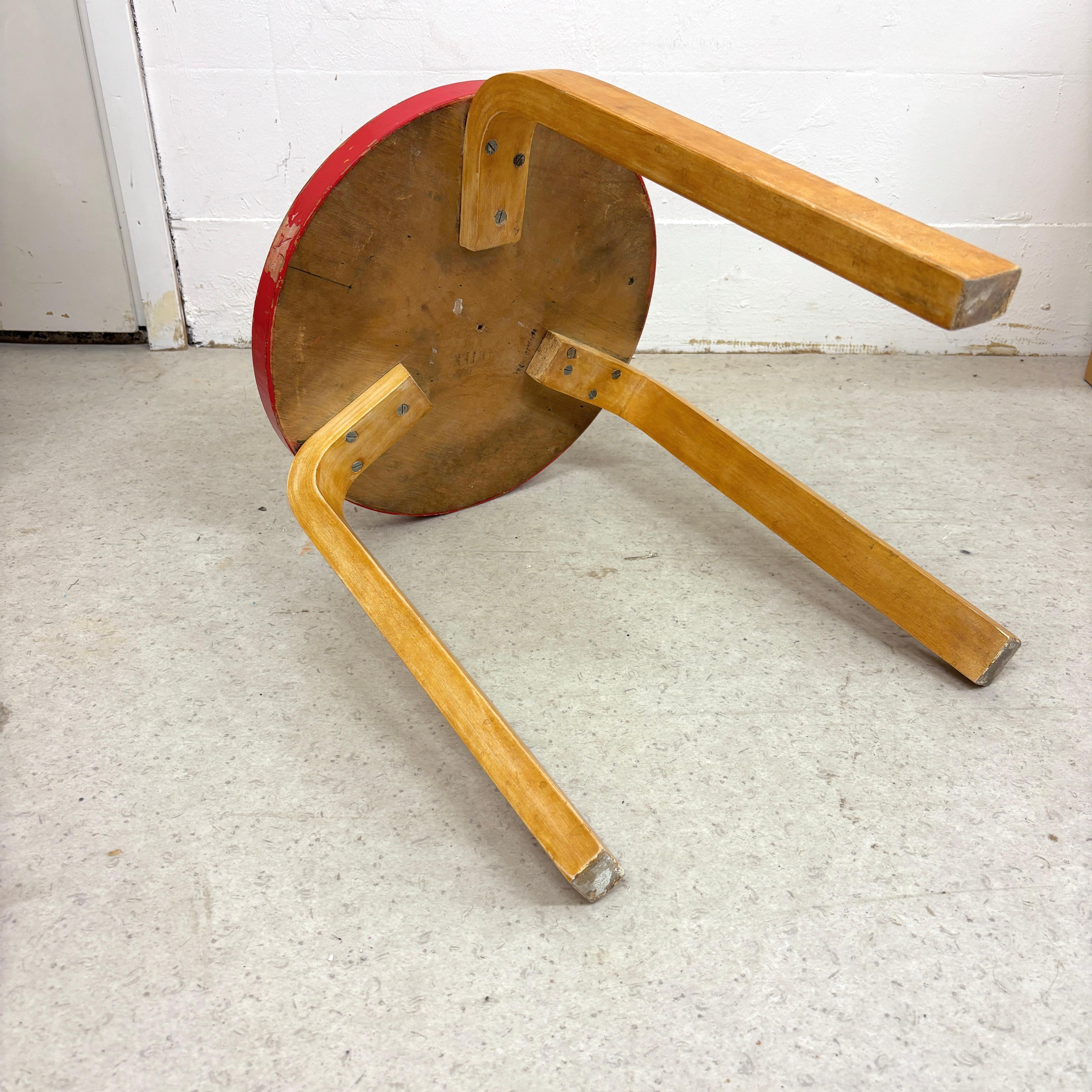 Early version of Iconic Alvar Aalto Stool 60 - Vintage Condition en vente 5