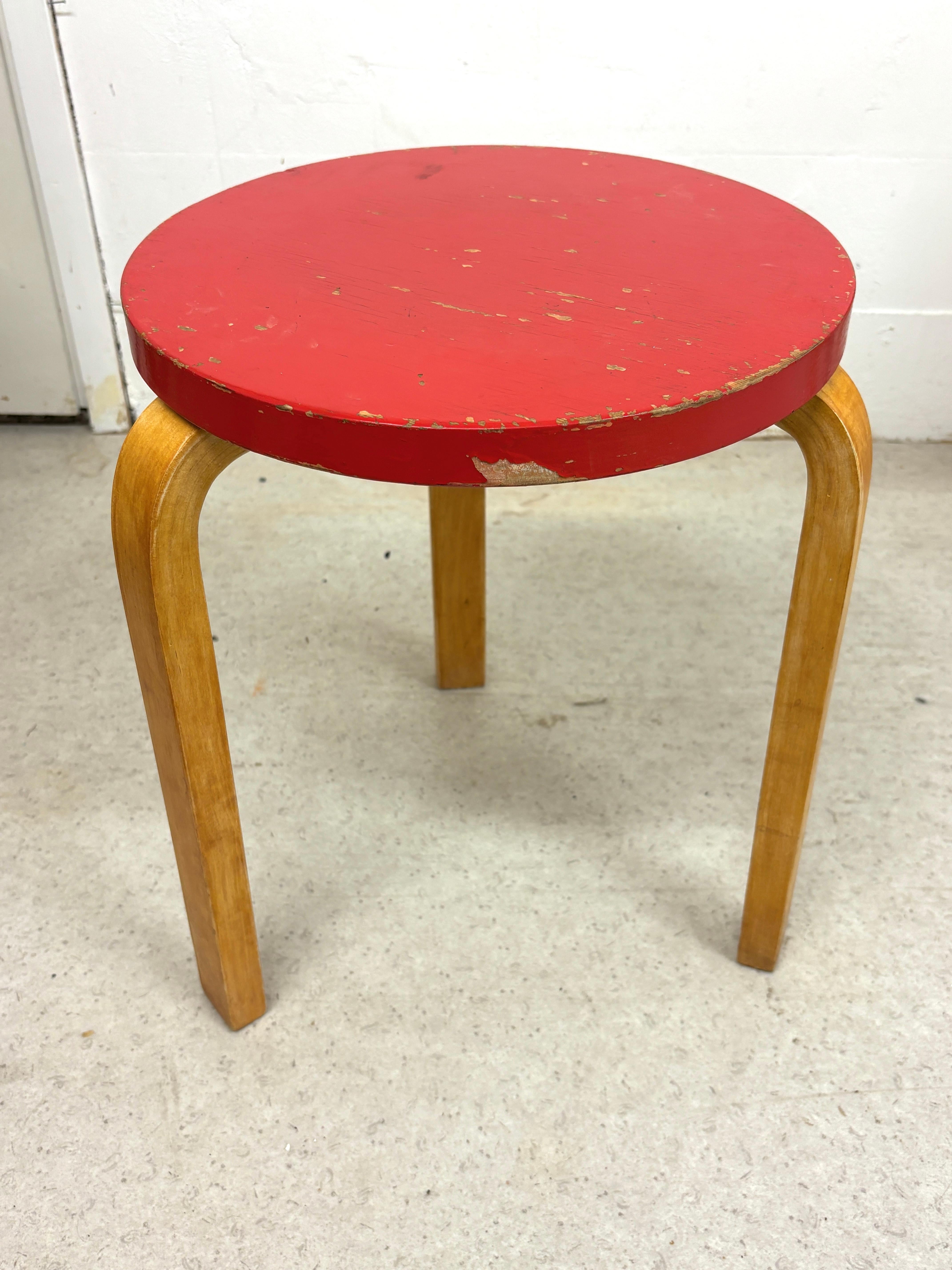 Finlandais Early version of Iconic Alvar Aalto Stool 60 - Vintage Condition en vente