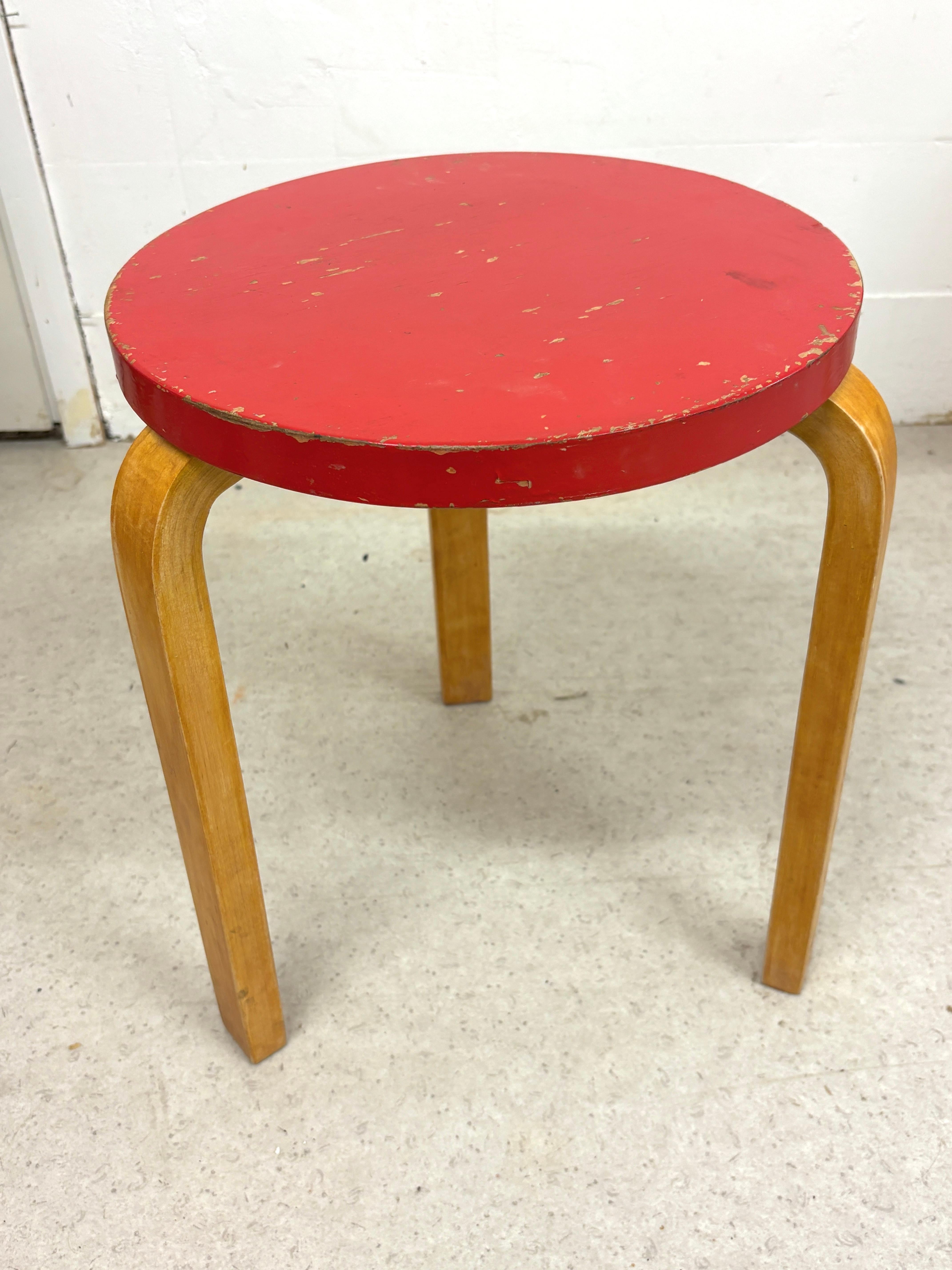 20ième siècle Early version of Iconic Alvar Aalto Stool 60 - Vintage Condition en vente