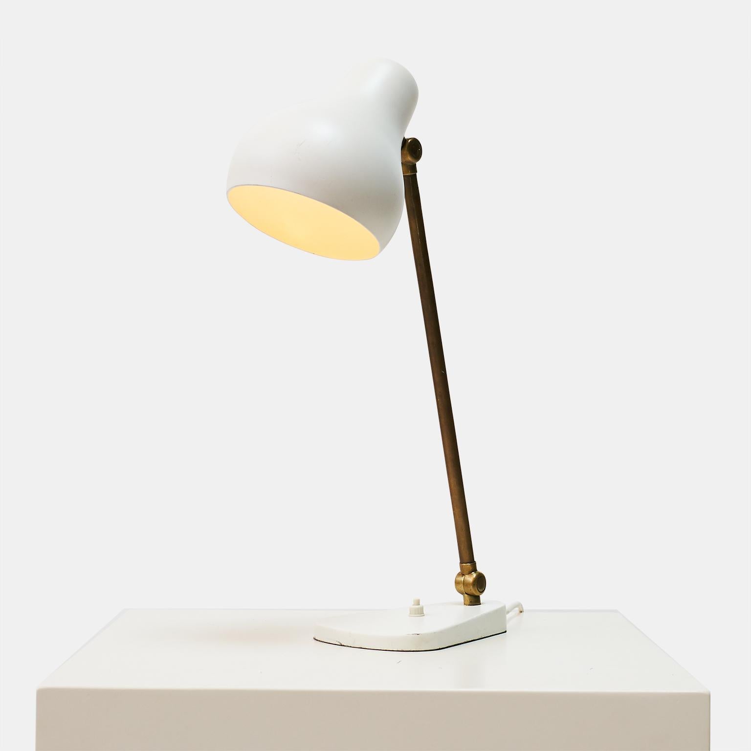 Scandinave moderne La première version de la lampe de table Vl38 de Vilhelm Lauritzen pour Louis Poulsen en vente