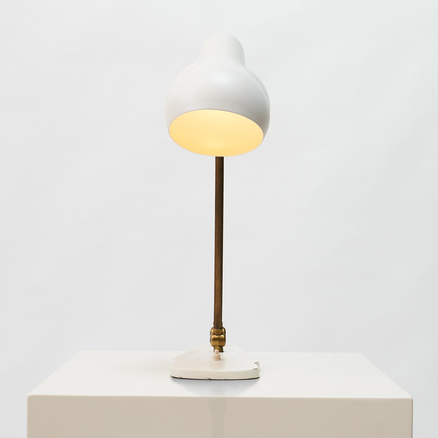 Danois La première version de la lampe de table Vl38 de Vilhelm Lauritzen pour Louis Poulsen en vente