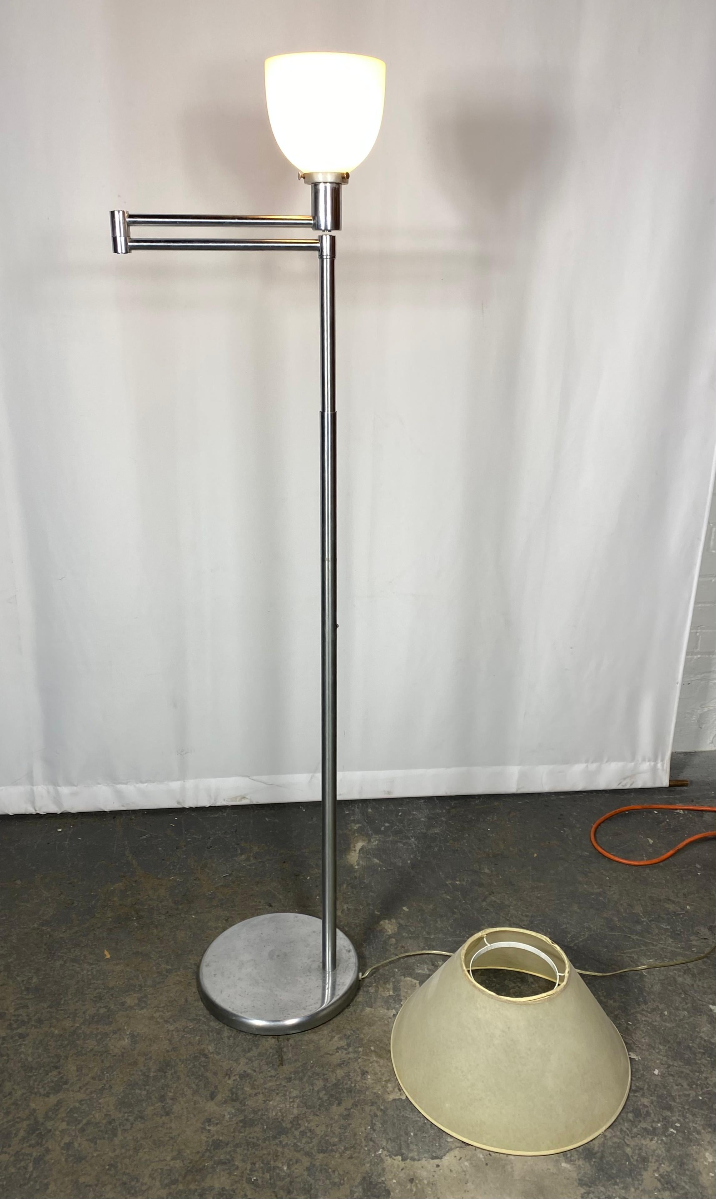 Early  Version Walter Von Nessen swing out floor lamp For Sale 3