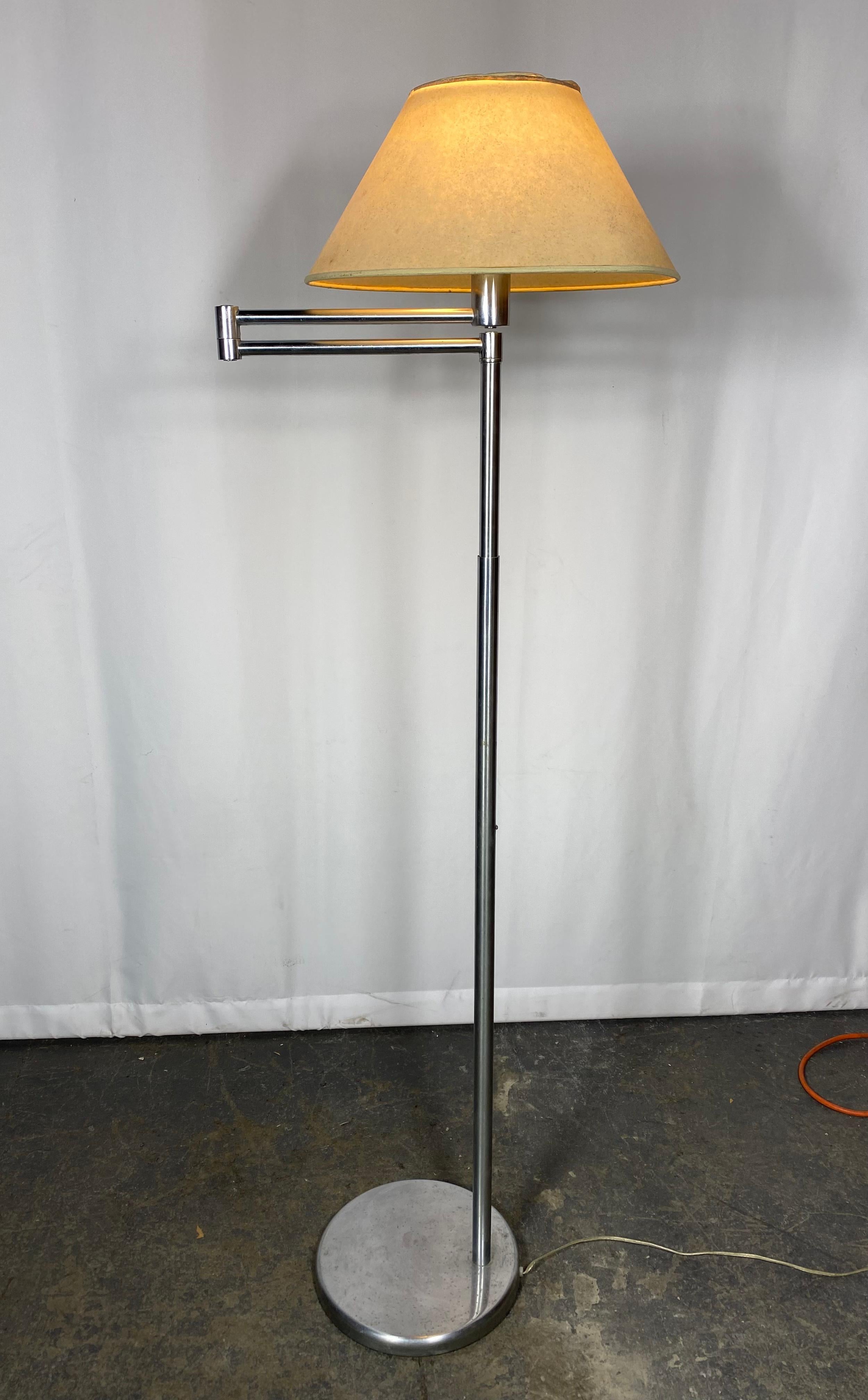 Early  Version Walter Von Nessen swing out floor lamp For Sale 4