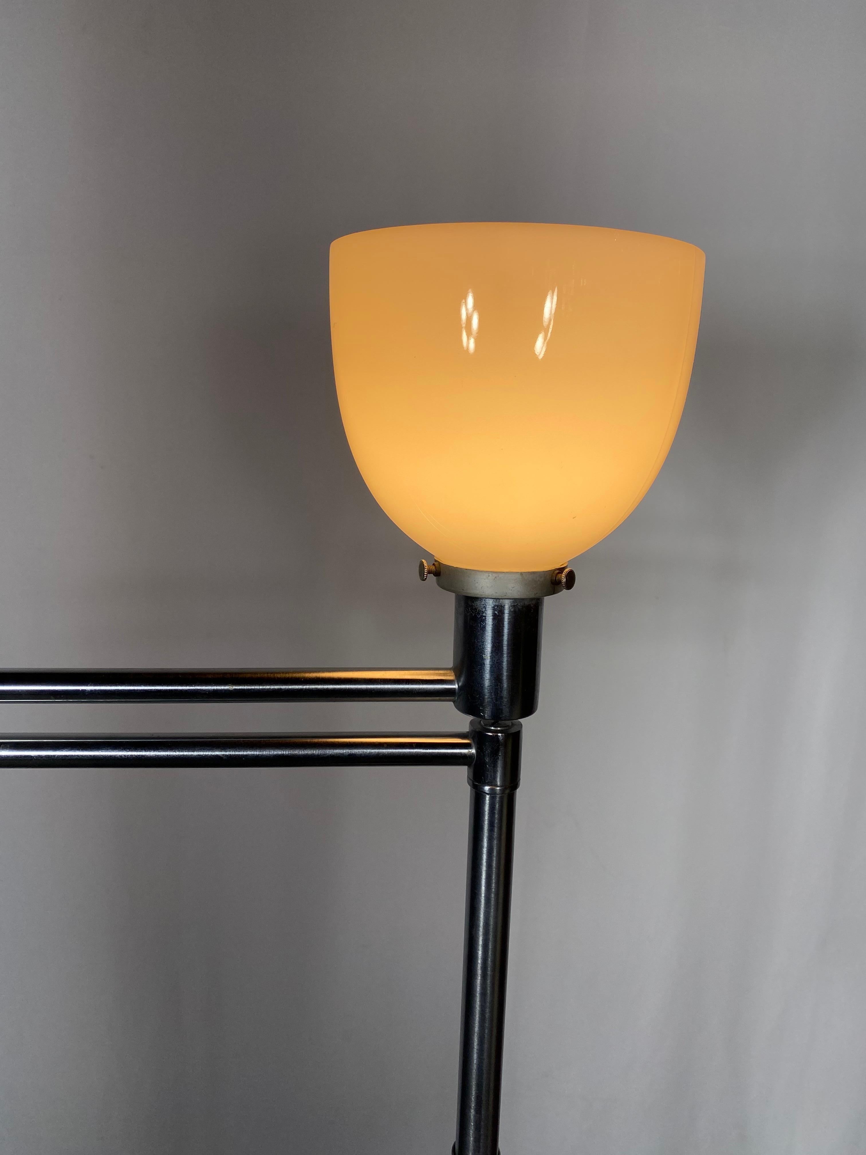Early  Version Walter Von Nessen swing out floor lamp For Sale 5