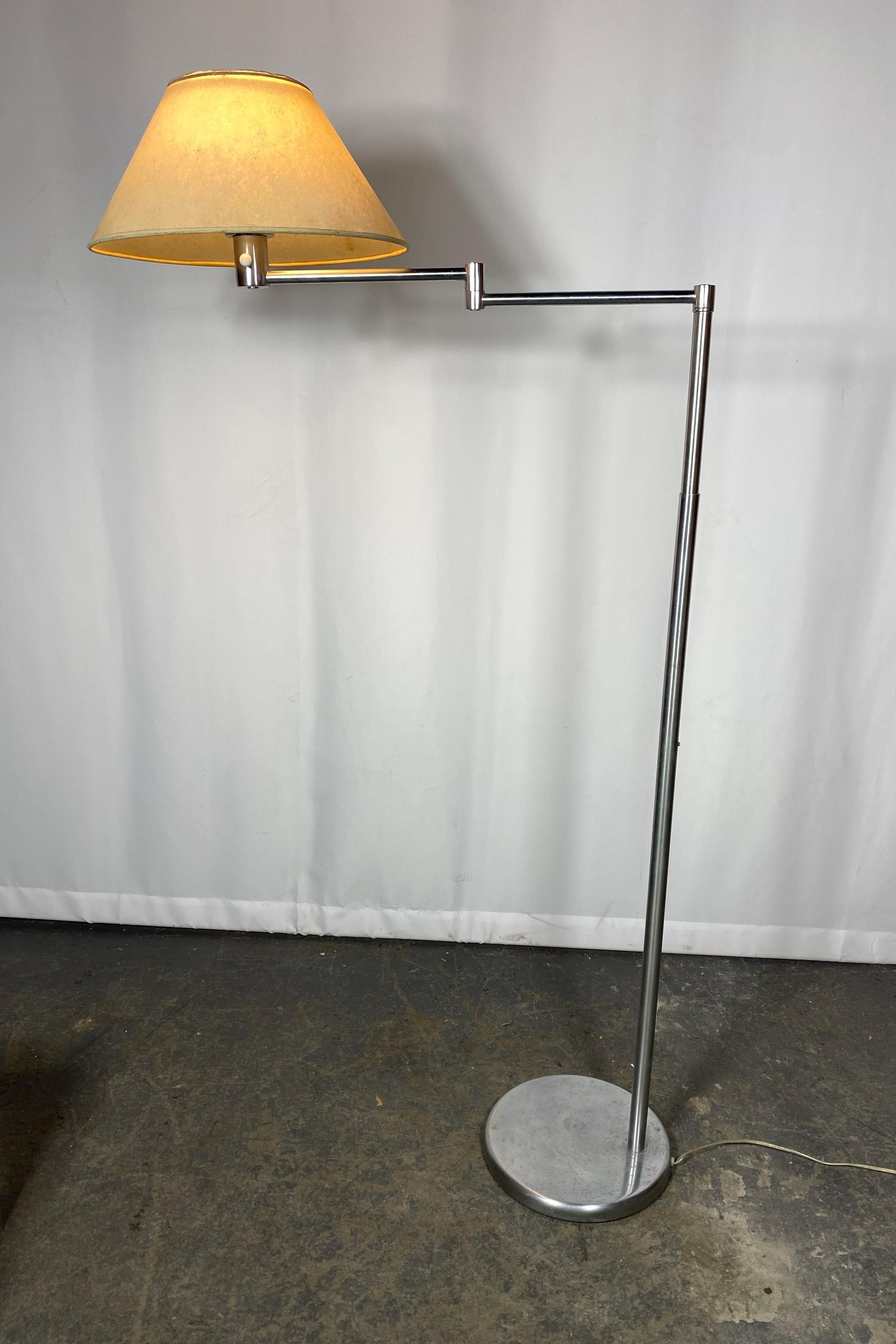 Early  Version Walter Von Nessen swing out floor lamp For Sale 6