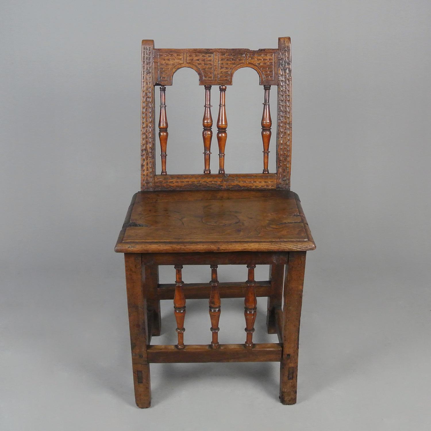Rare and Beautiful Walnut and Yew Spindle 'Back Stool' Chair c. 1600 In Good Condition For Sale In Heathfield, GB