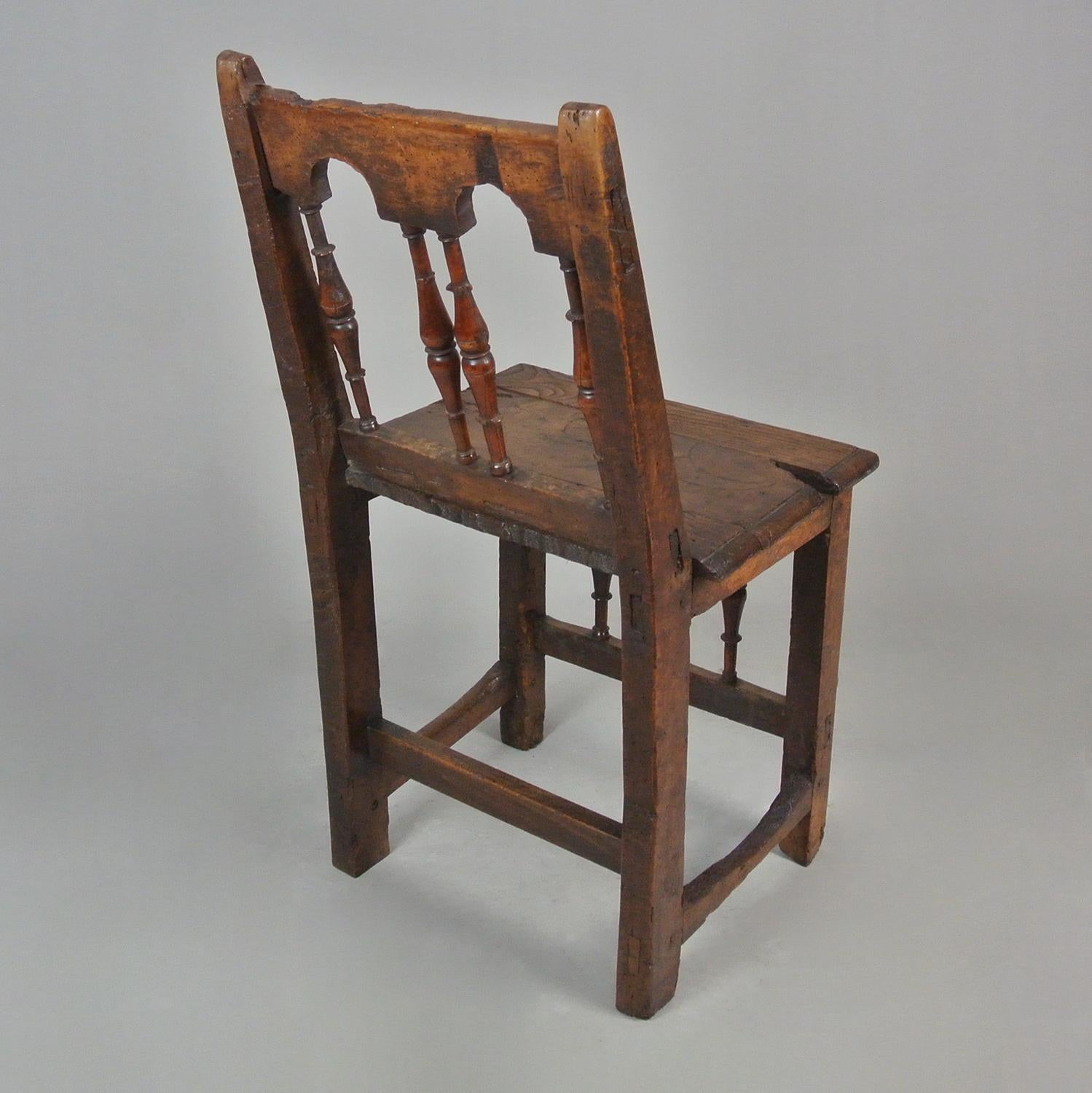 Rare and Beautiful Walnut and Yew Spindle 'Back Stool' Chair c. 1600 For Sale 3