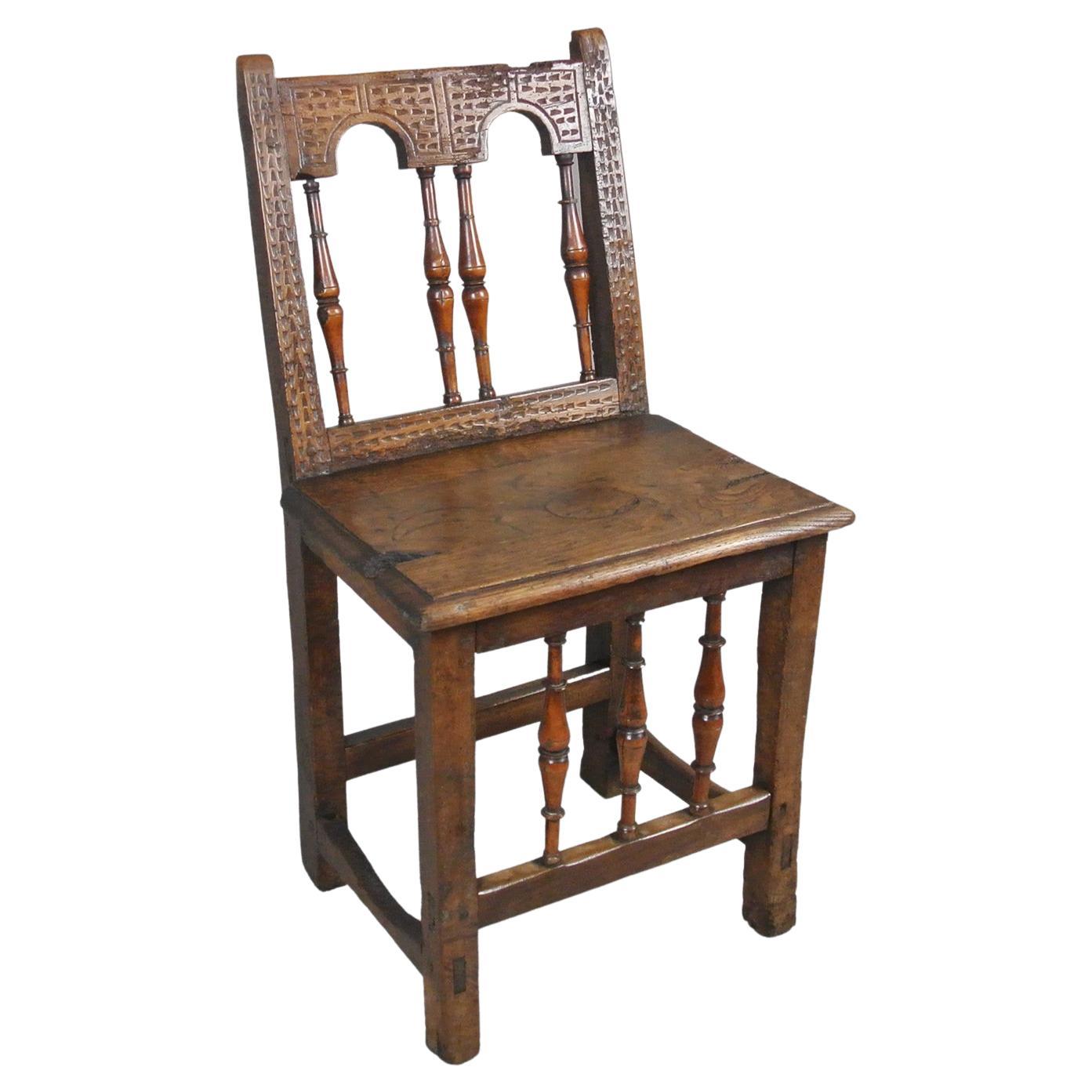 Rare et magnifique chaise à dossier en fuseau de noyer et d'if C.I.C. 1600