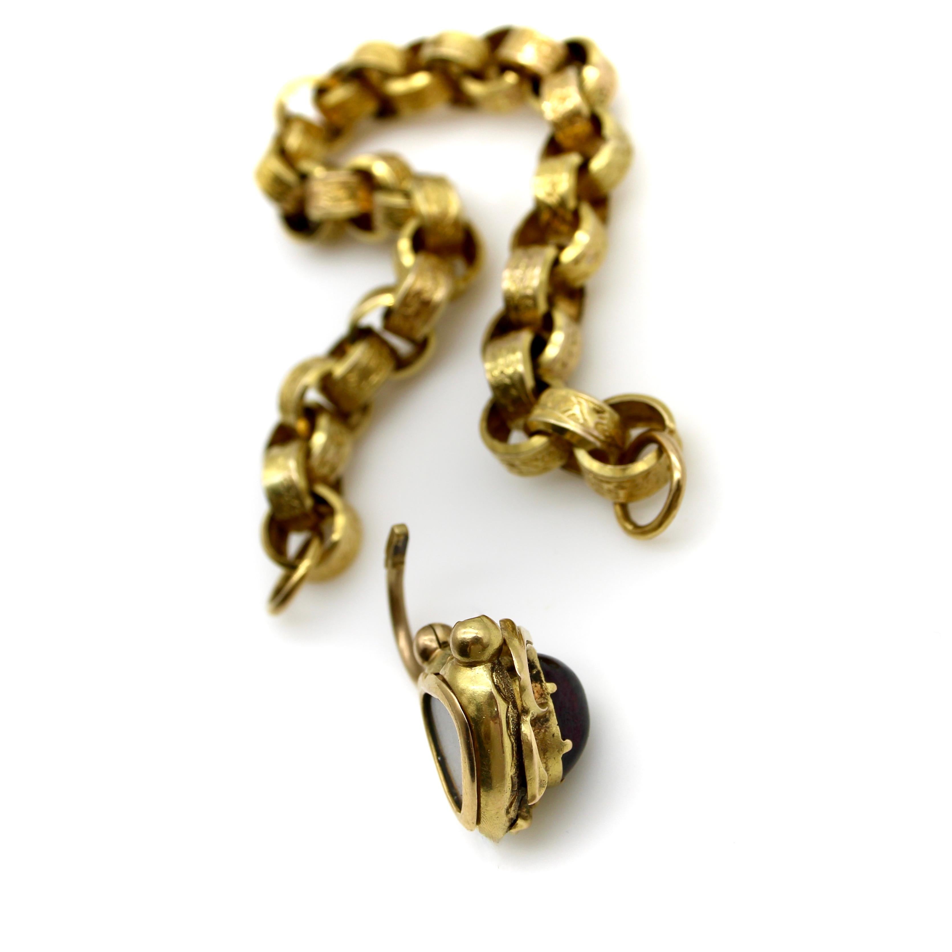 Taille cabochon Bracelet Rolo Link en or 14K avec fermoir en forme de coeur en grenat et cadenas en vente