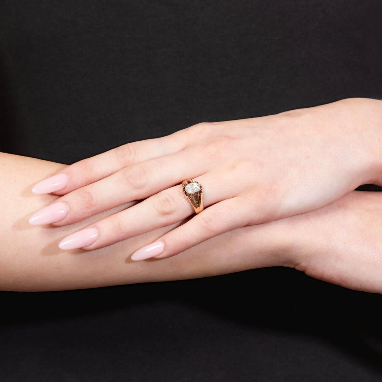 Anillo de compromiso victoriano antiguo con diamantes talla rosa de 15 quilates 0,85 ct en venta 1