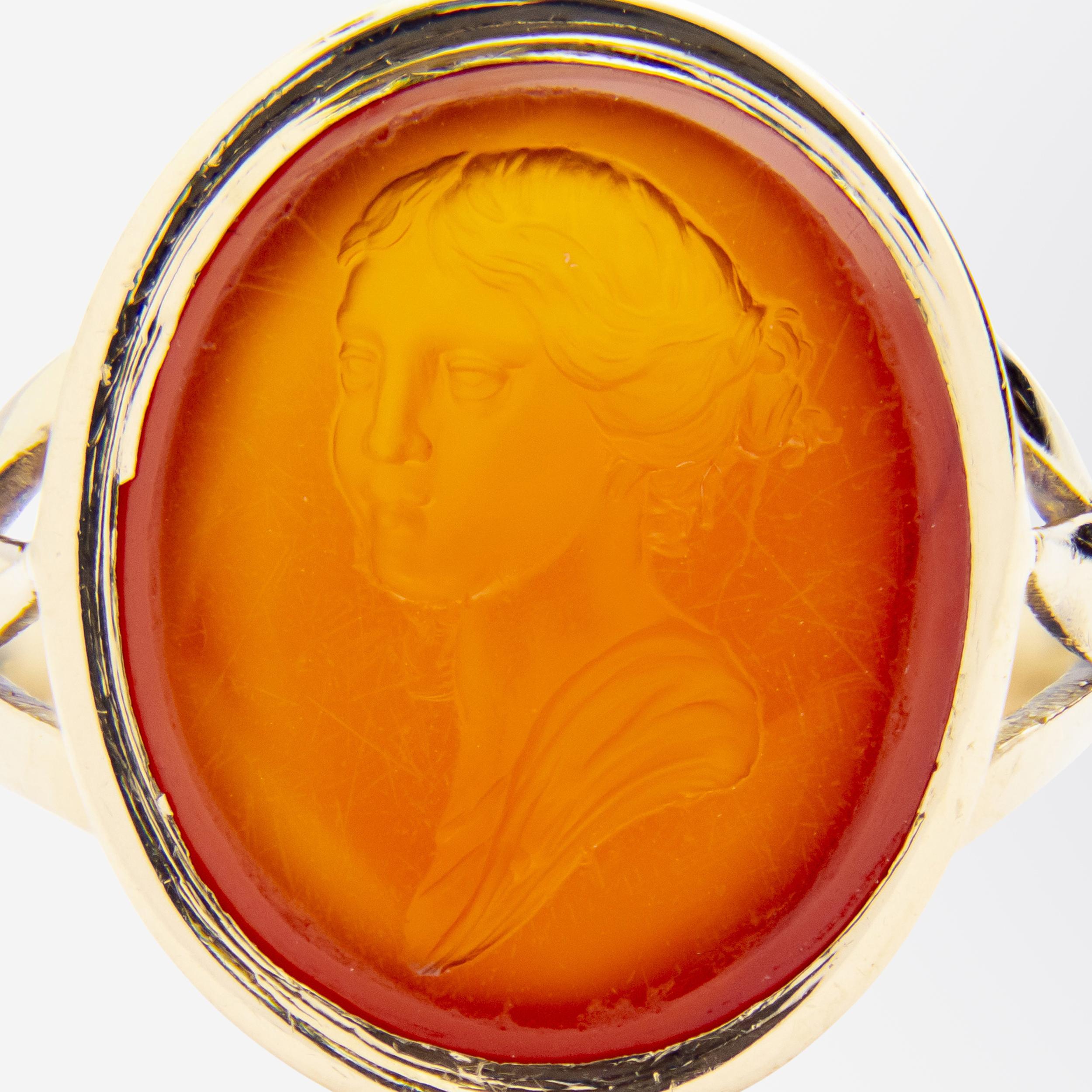 Early Victorian 18 Karat Gold & Carnelian Intaglio Ring For Sale 1