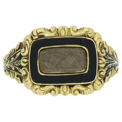 Frühes viktorianisches Haar Medaillon 1830er Jahre Schwarz Emaille Trauer Ring