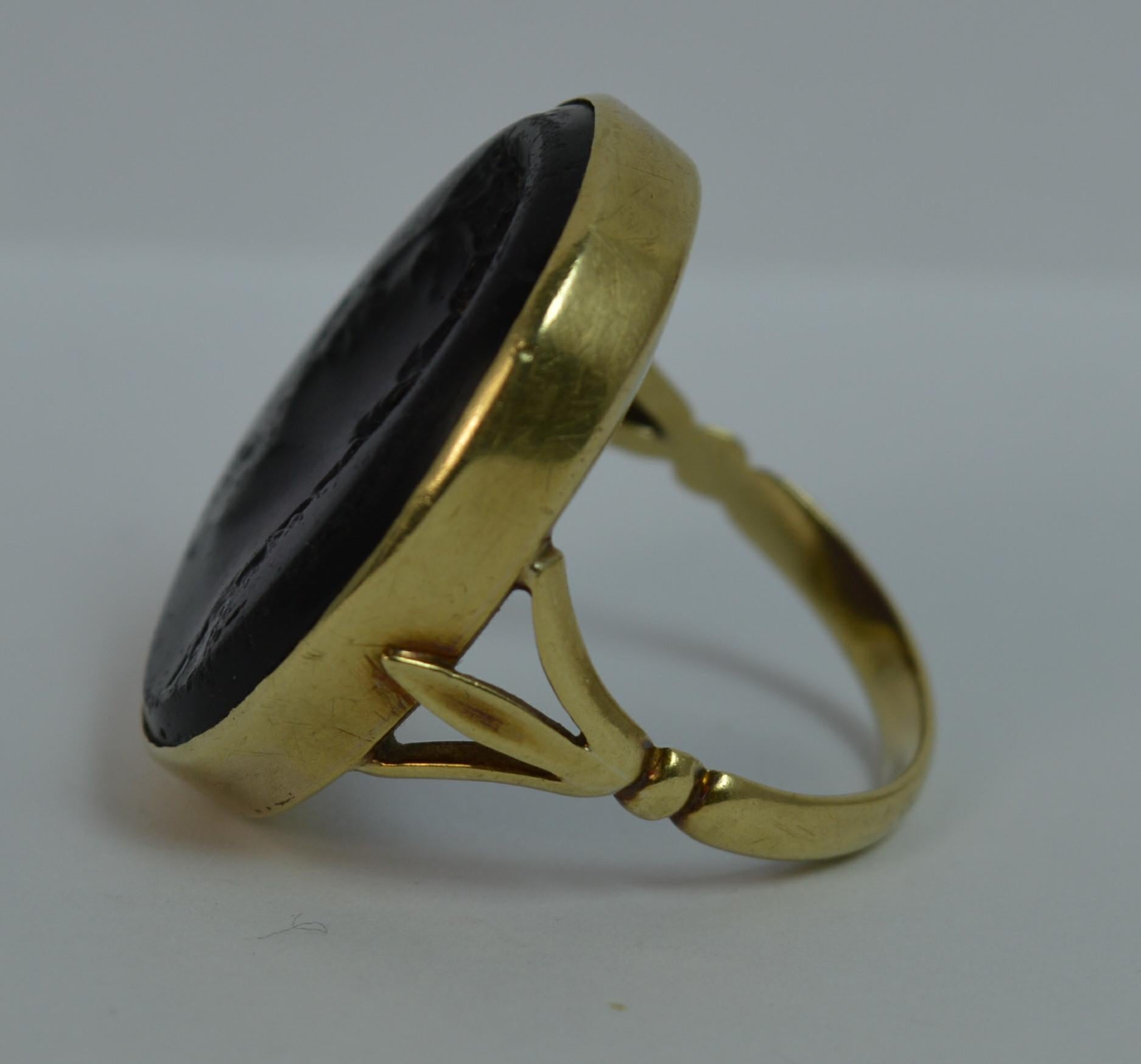 Early Victorian 18 Carat Gold and Purple Glass Intaglio Seal Signet Ring für Damen oder Herren