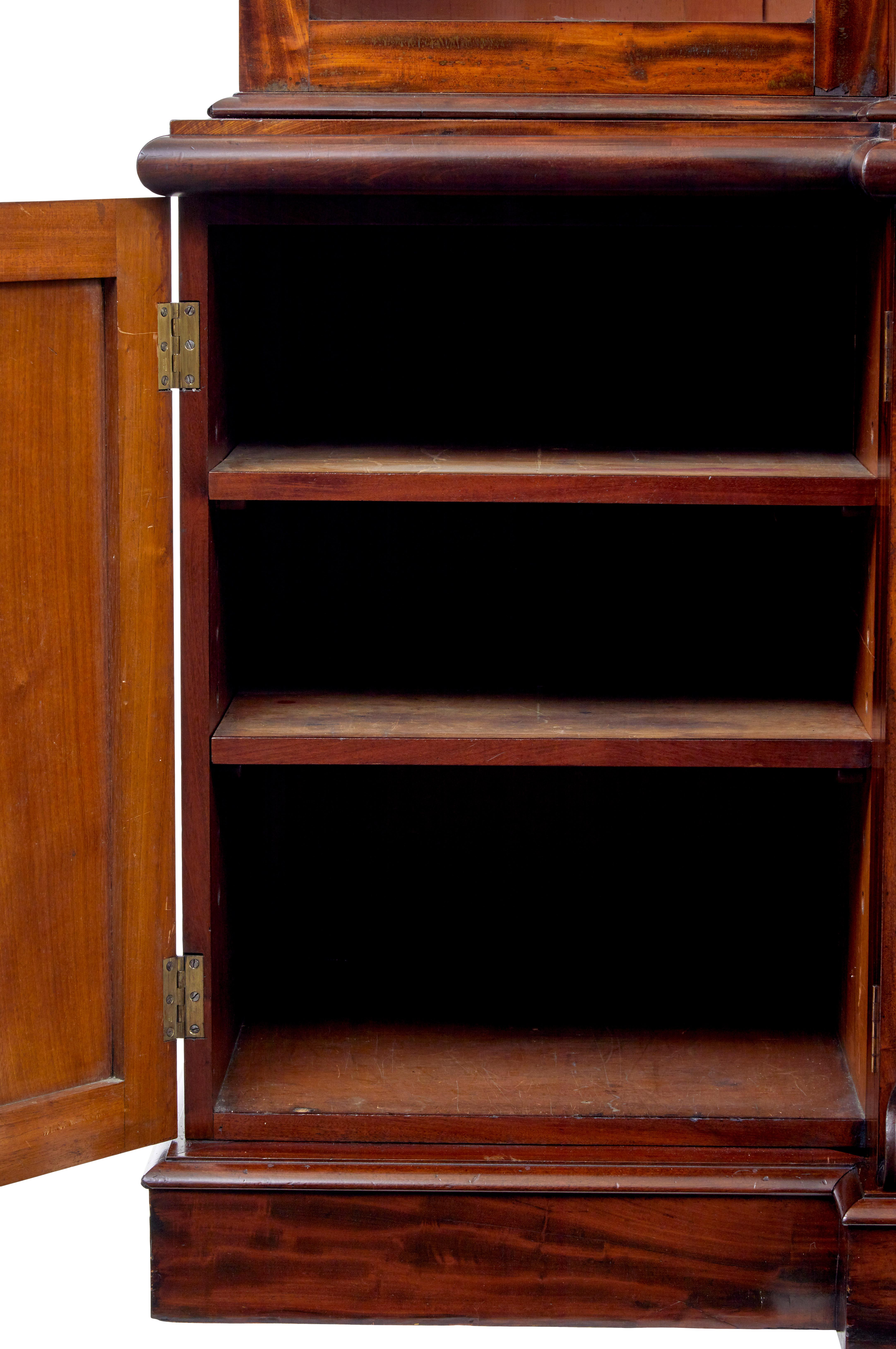Hand-Crafted Early Victorian 19th century flame mahogany breakfront bookcase For Sale