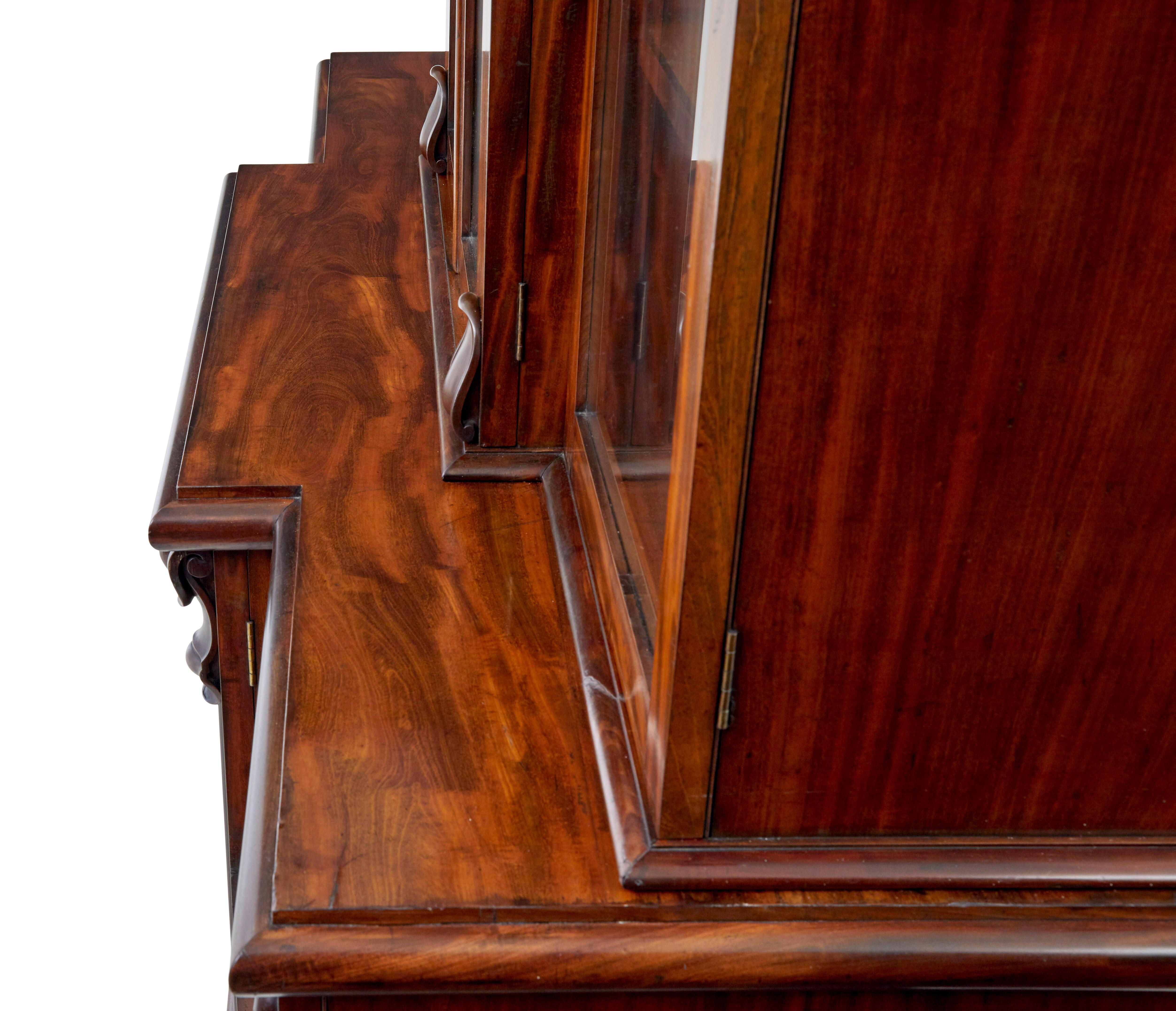 Librería con frente de rotura de caoba flameada de principios del siglo XIX victoriano en venta 1