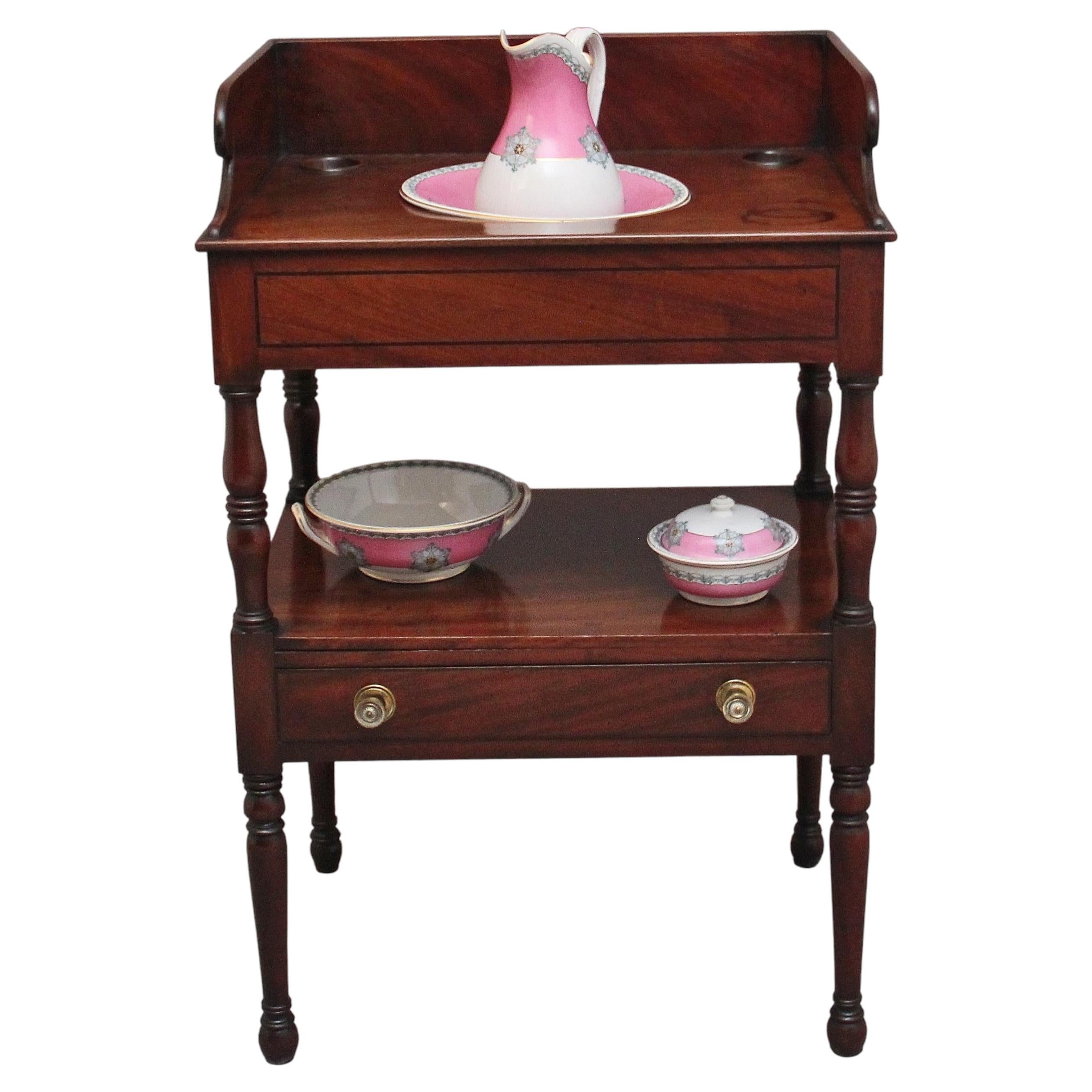 Lavabo de caoba de principios de la época victoriana, del siglo XIX