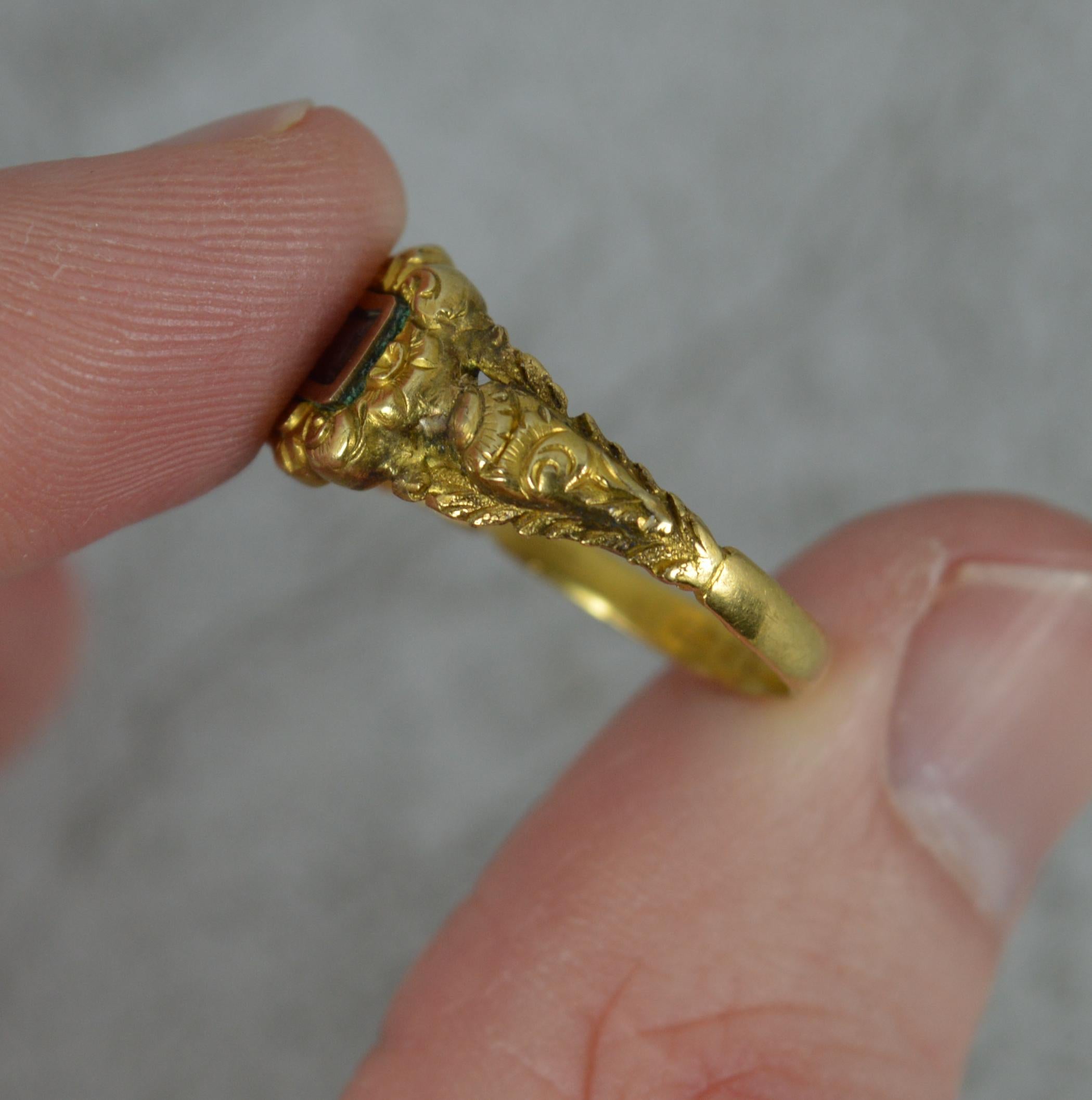 Early Victorian 22 Carat Gold Locket Panel Mourning Signet Ring In Good Condition In St Helens, GB