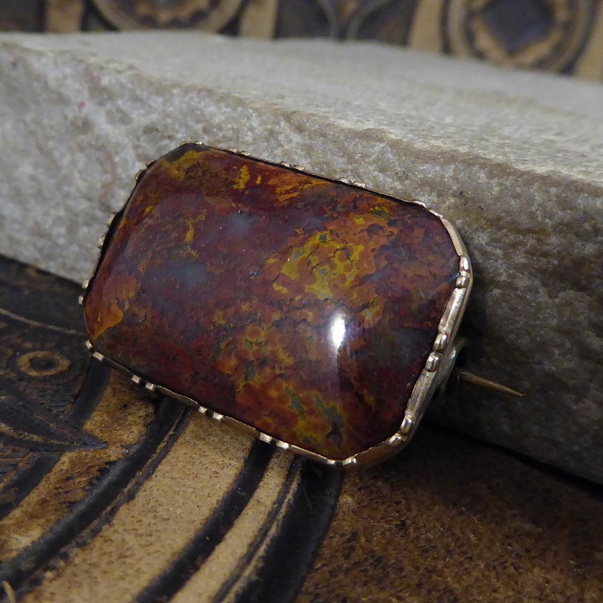 Oval Cut Early Victorian Agate Brooch in Yellow Gold and Steel Pin