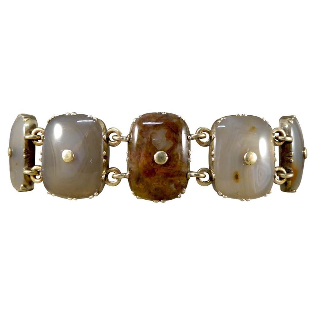 Early Victorian Agate Link Bracelet in Yellow Gold For Sale