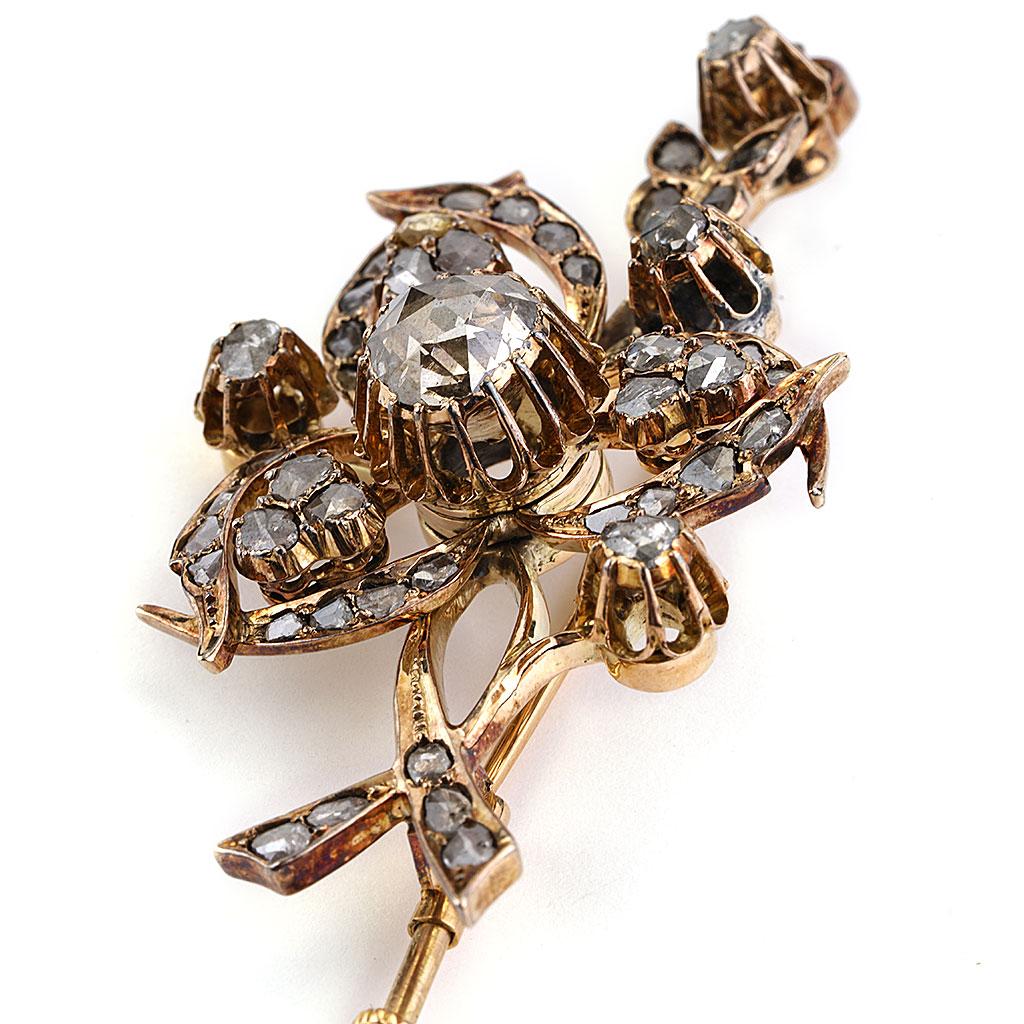 Early Victorian Antique Rose Cut Diamond Brooch in 12K Yellow Gold Circa 1850s In Good Condition For Sale In Chicago, IL