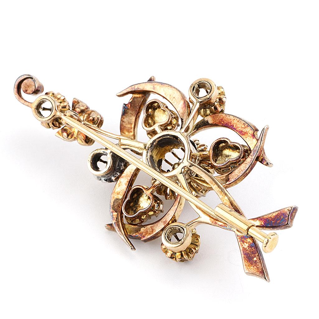 Early Victorian Antique Rose Cut Diamond Brooch in 12K Yellow Gold Circa 1850s For Sale 1