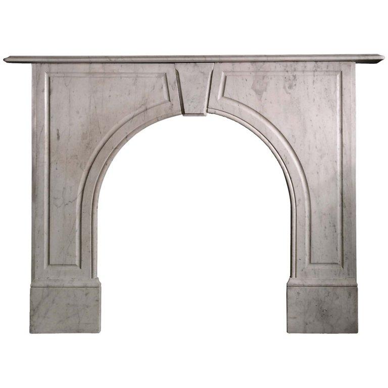 Early Victorian Arched Carrara Marble Mantel 'VIC-S90' In Good Condition In New York, NY