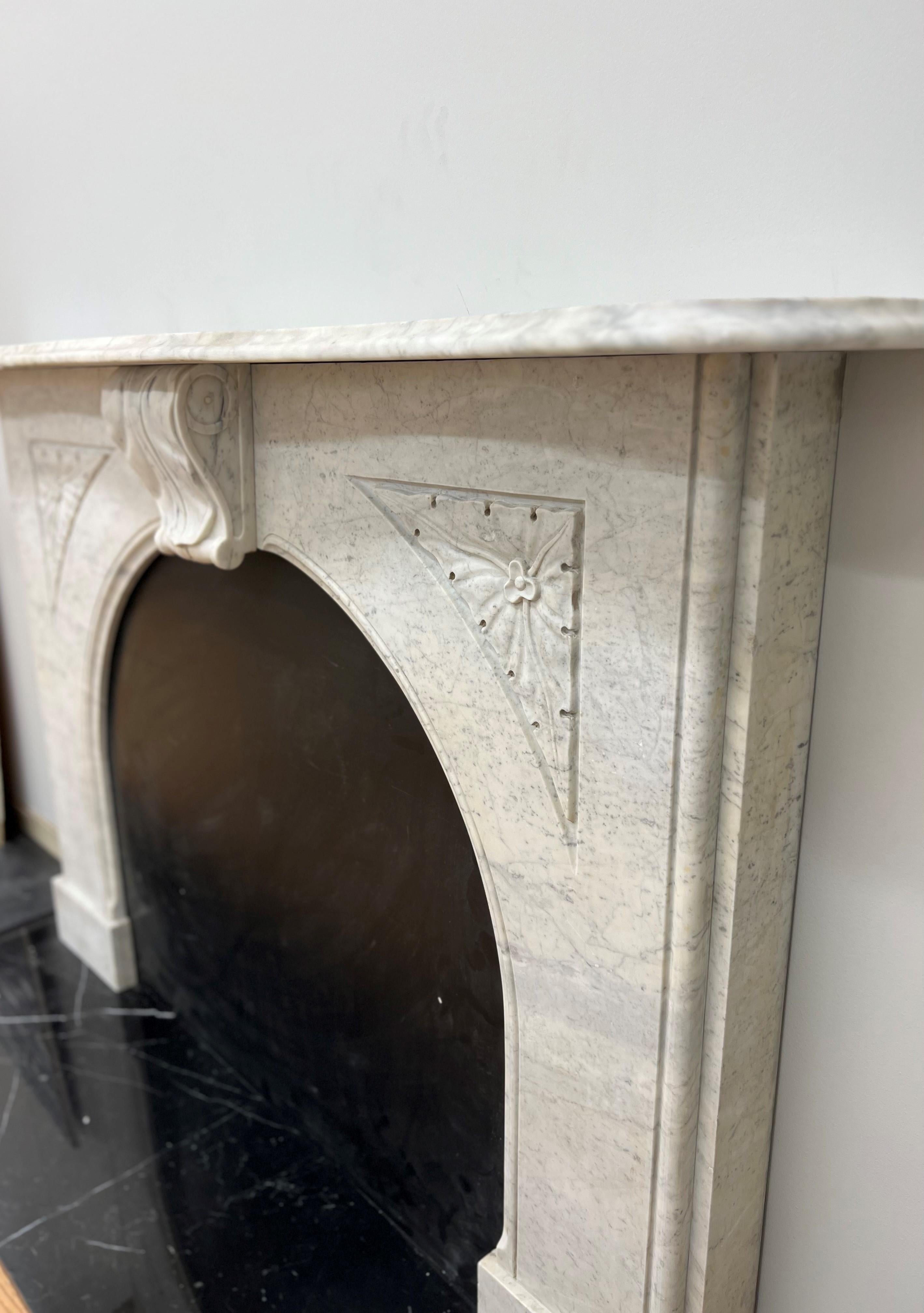 Hand-Carved Early Victorian Arched Mantelpiece in Carrara Marble For Sale
