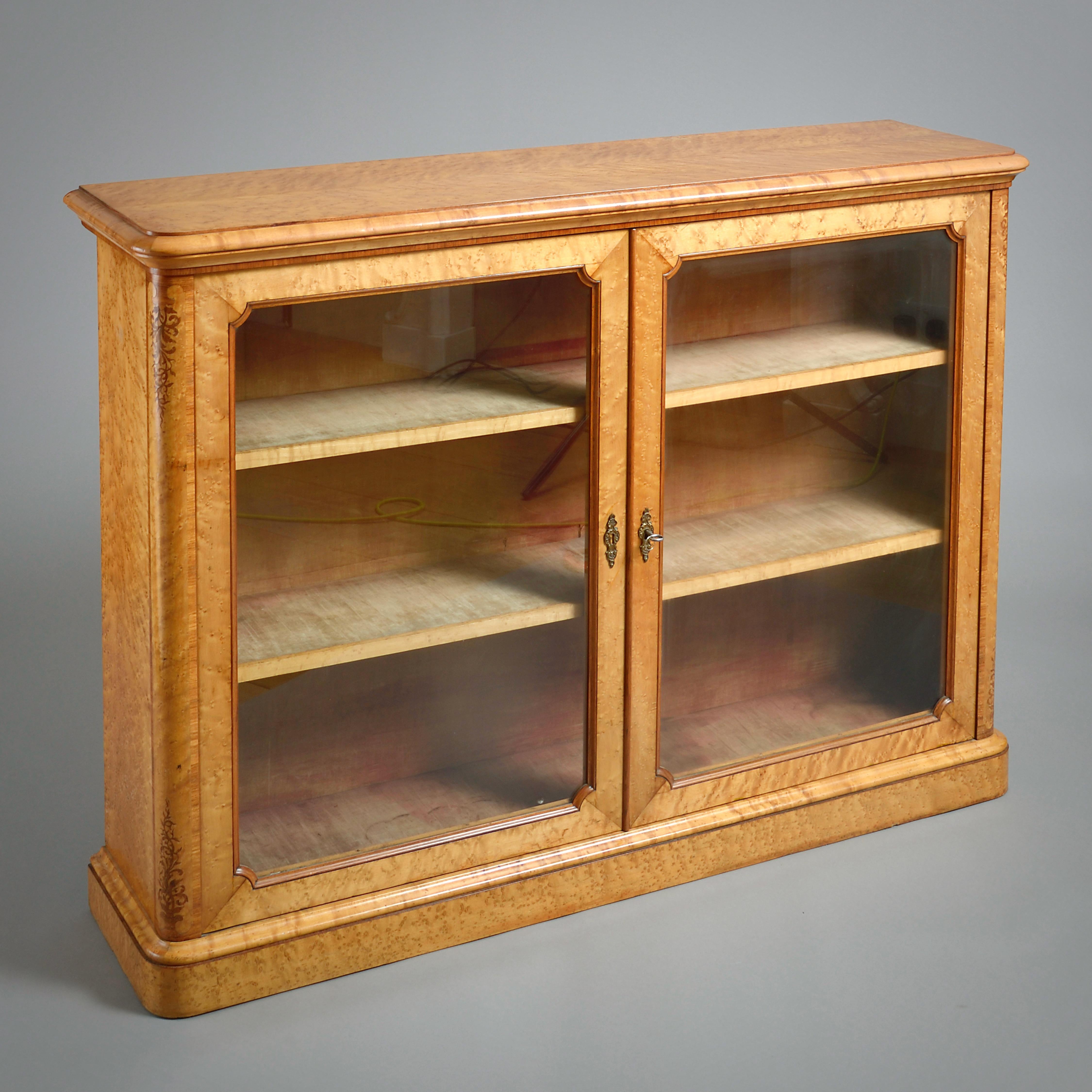 Early Victorian Birds-Eye Maple And Amaranth Inlaid Side Cabinet In Good Condition For Sale In London, GB
