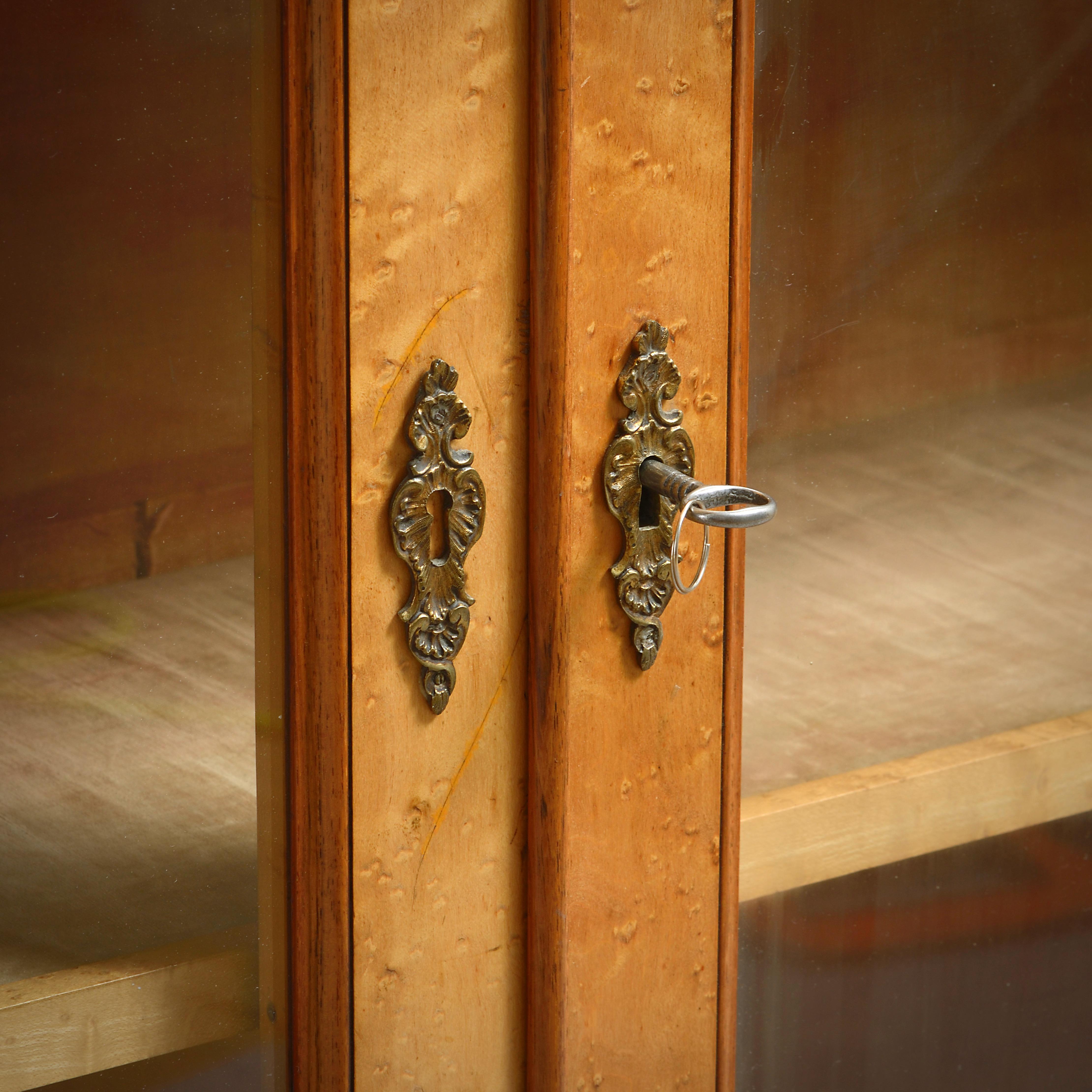 Early Victorian Birds-Eye Maple And Amaranth Inlaid Side Cabinet For Sale 2