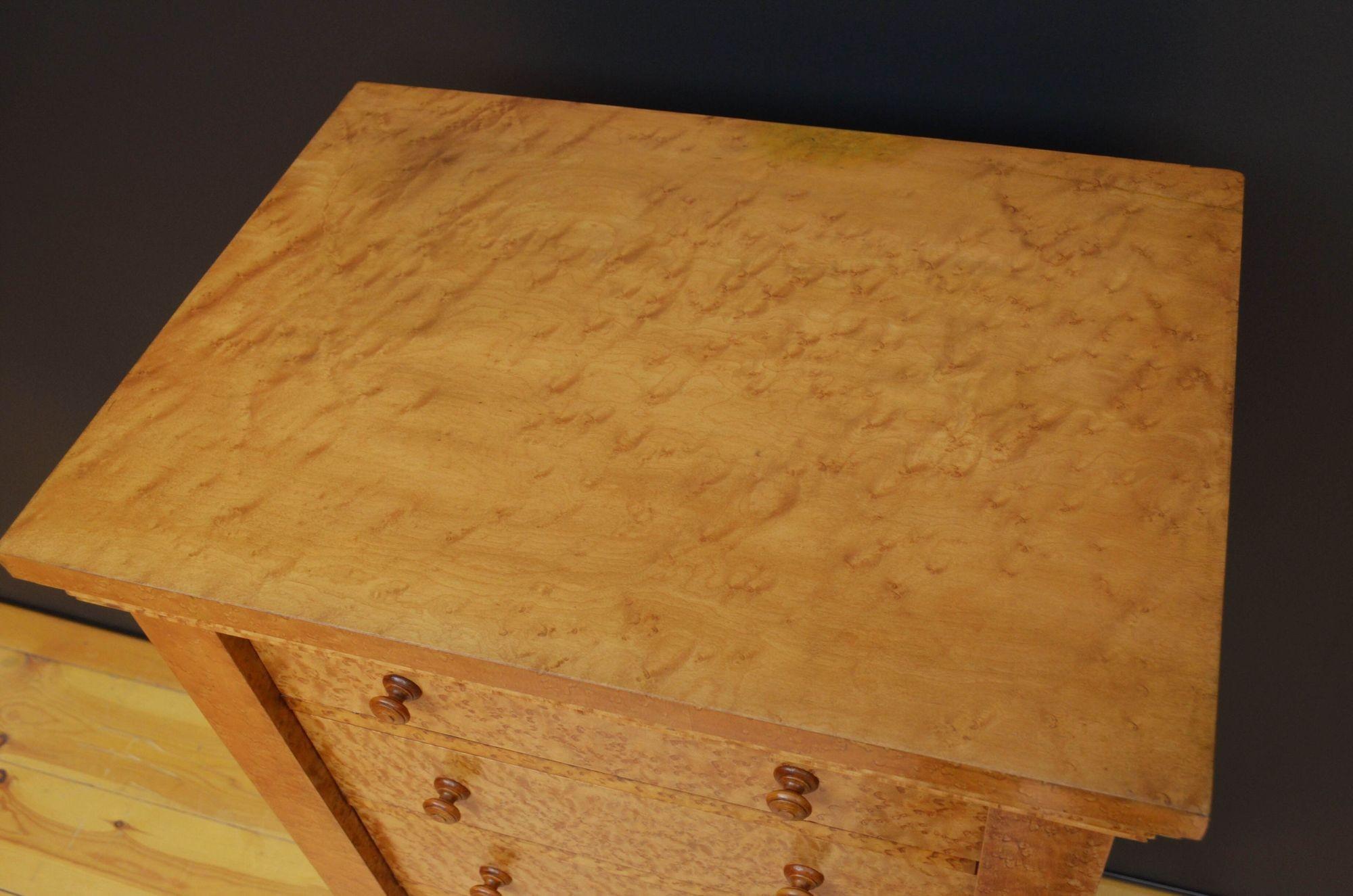 Early Victorian Bird's Eye Maple Wellington Chest In Good Condition For Sale In Whaley Bridge, GB