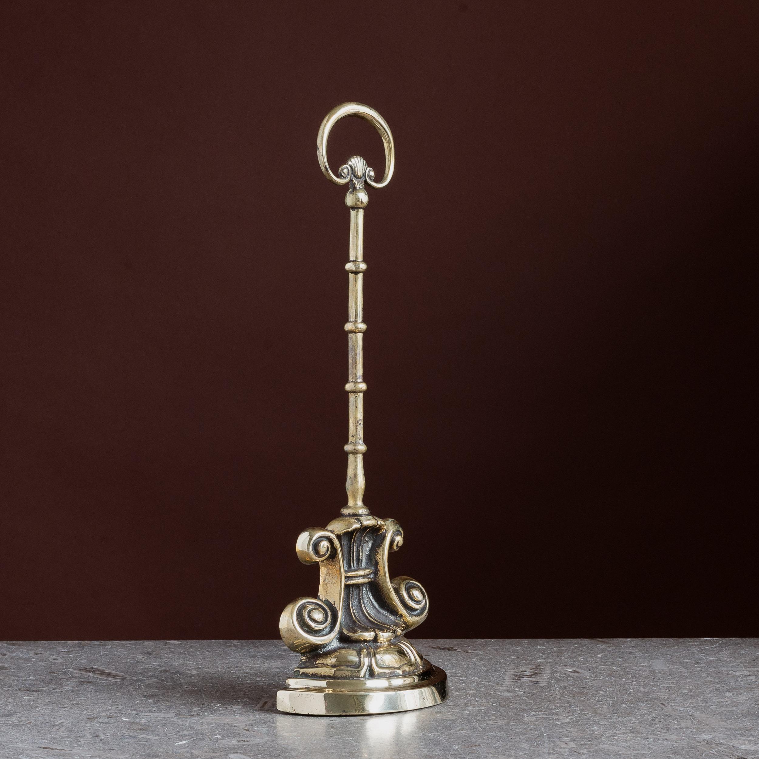 Inglese Facchino per porte in ottone di epoca vittoriana in vendita