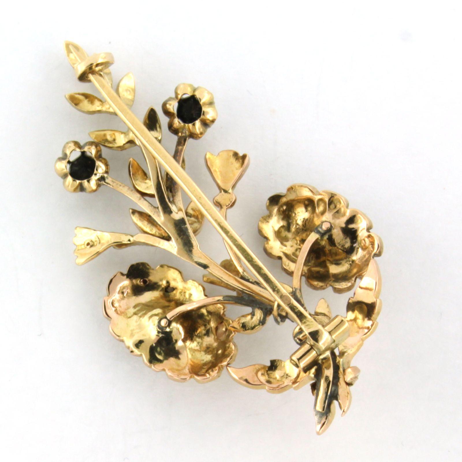 Early victorian brooch with pearls and rose diamond up to 0.20ct 14k yellow gold In Good Condition For Sale In The Hague, ZH