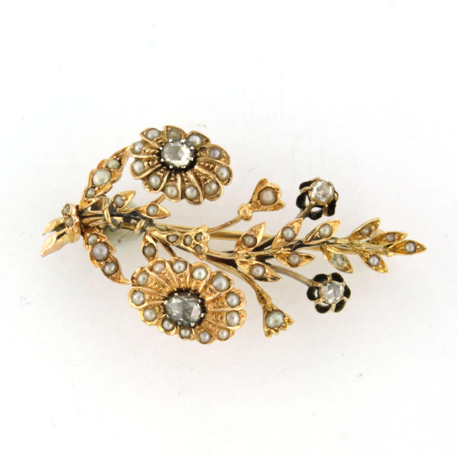Women's Early victorian brooch with pearls and rose diamond up to 0.20ct 14k yellow gold For Sale