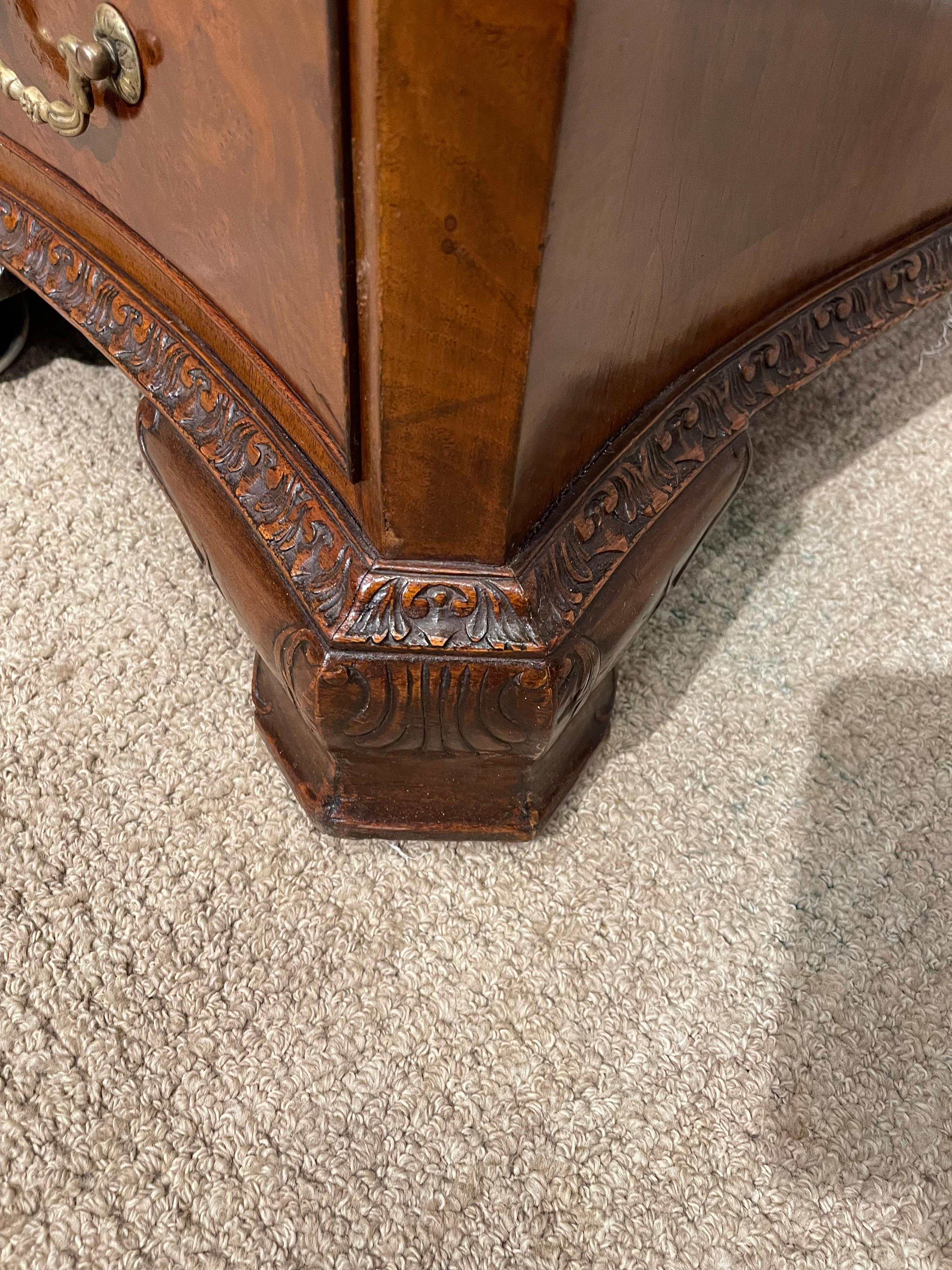 Early Victorian Burl Walnut 2 Pedestal Desk In Good Condition For Sale In New York, NY