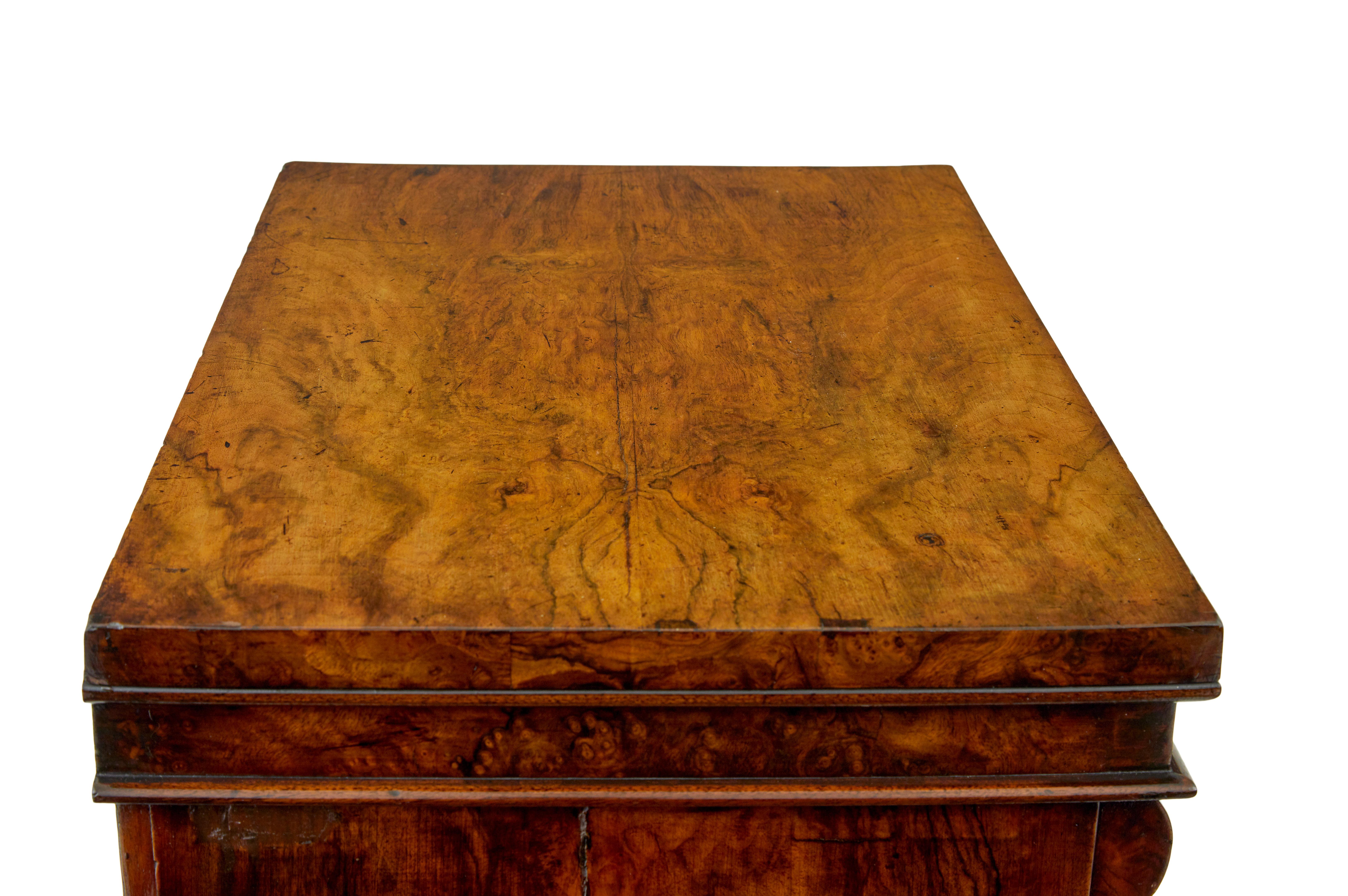 Cassapanca Wellington in radica di noce del primo periodo vittoriano in vendita 3